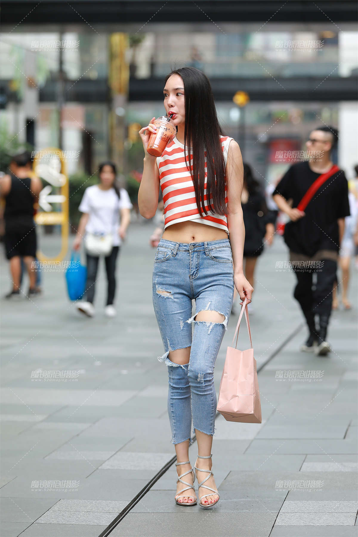 短装，小蛮腰，紧牛高跟美女-日更街拍