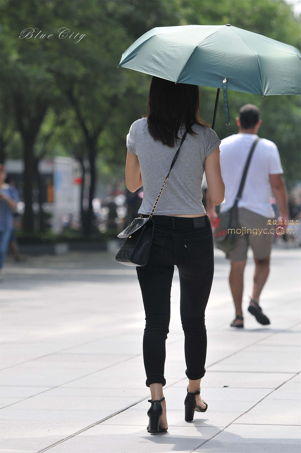 图片[2]-紧身牛仔 曲线诱人-日更街拍