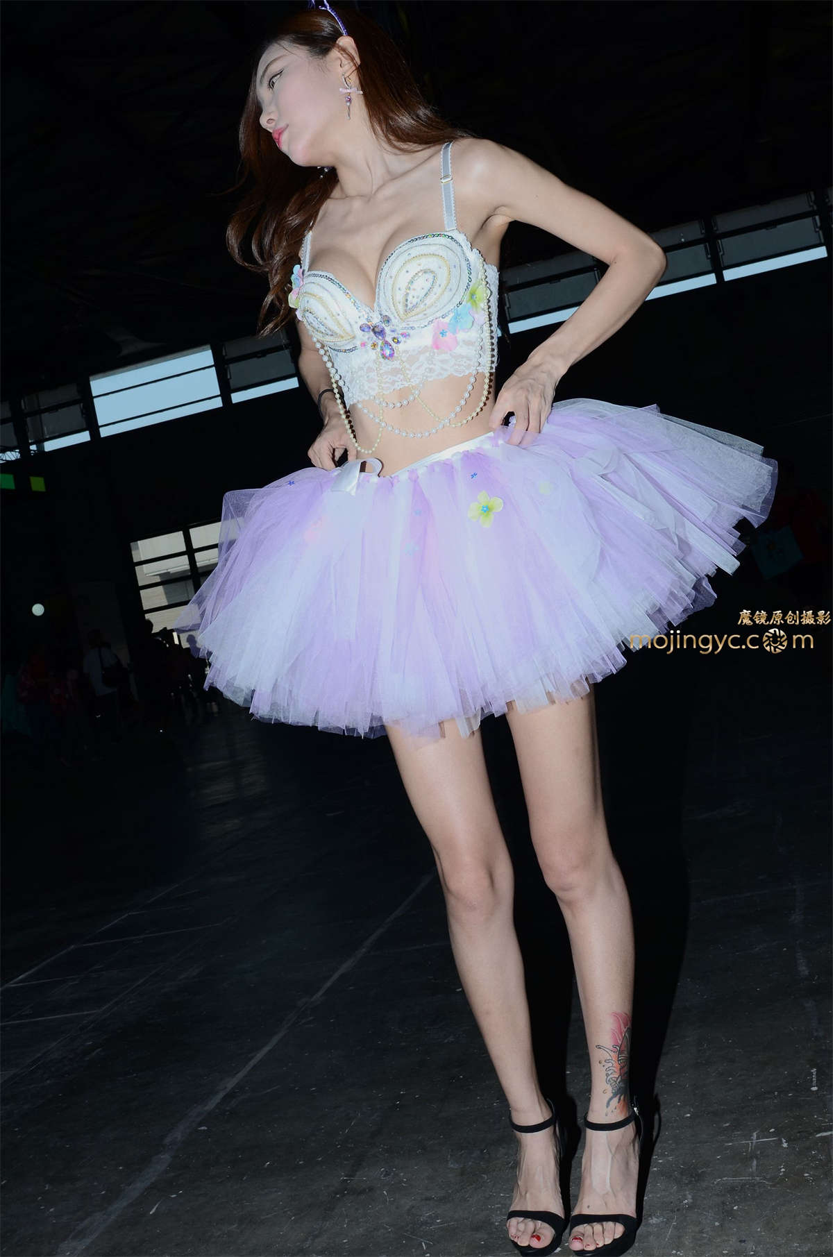 【验证街拍大赛NO.5】神摄手赛01 这文胸被美女巧用到极致-日更街拍