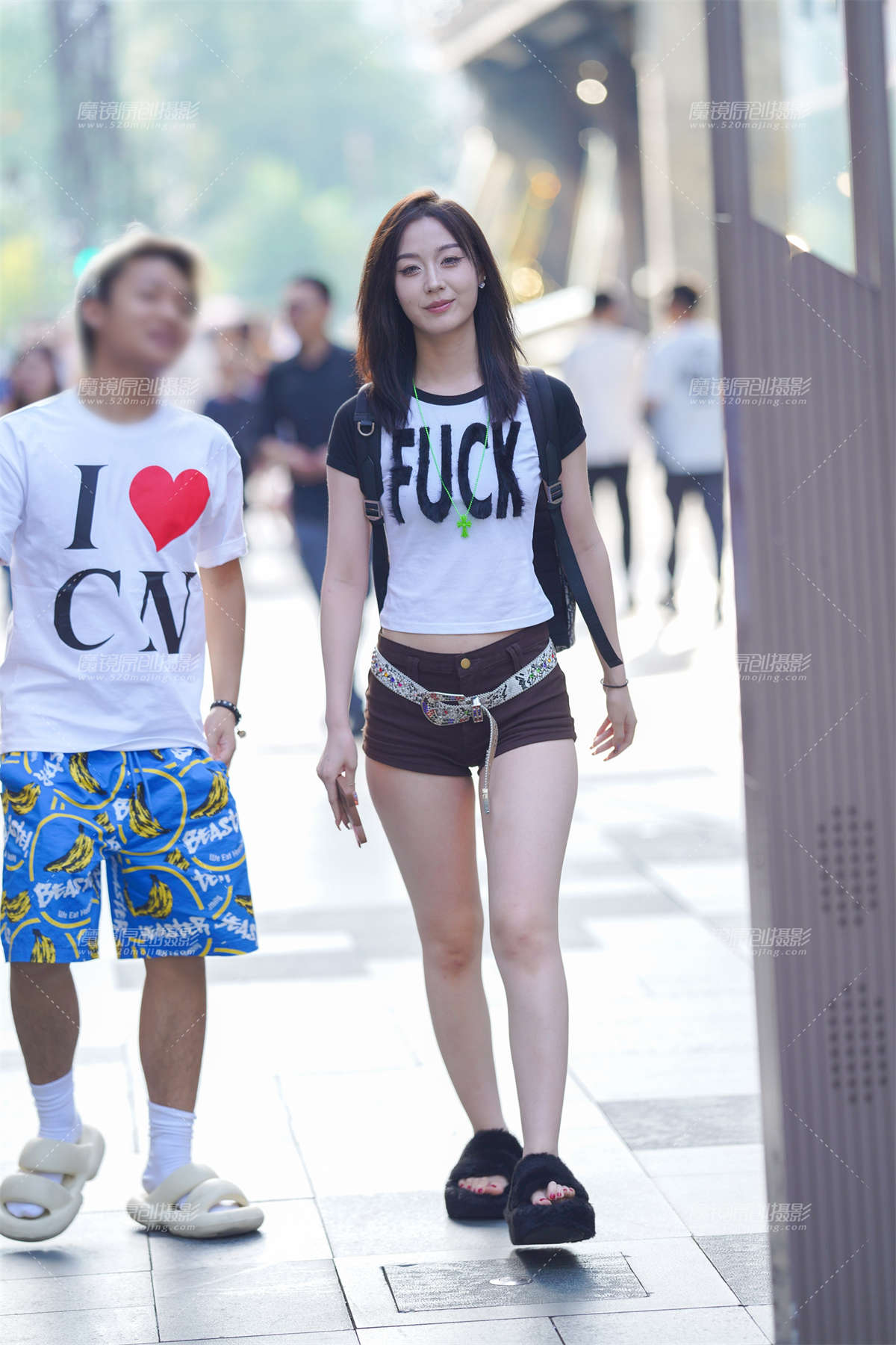 热裤美眉-日更街拍