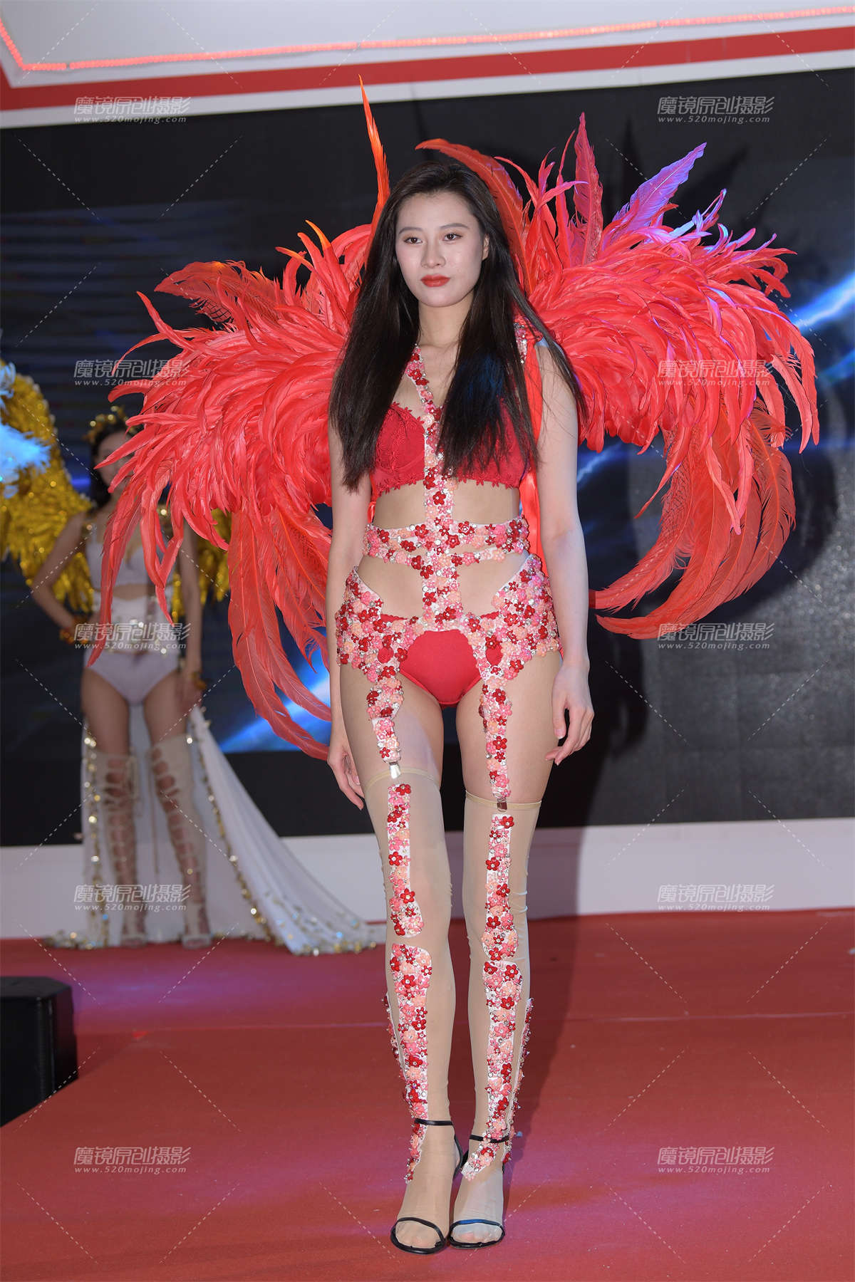 性感的大长腿内衣模特-日更街拍