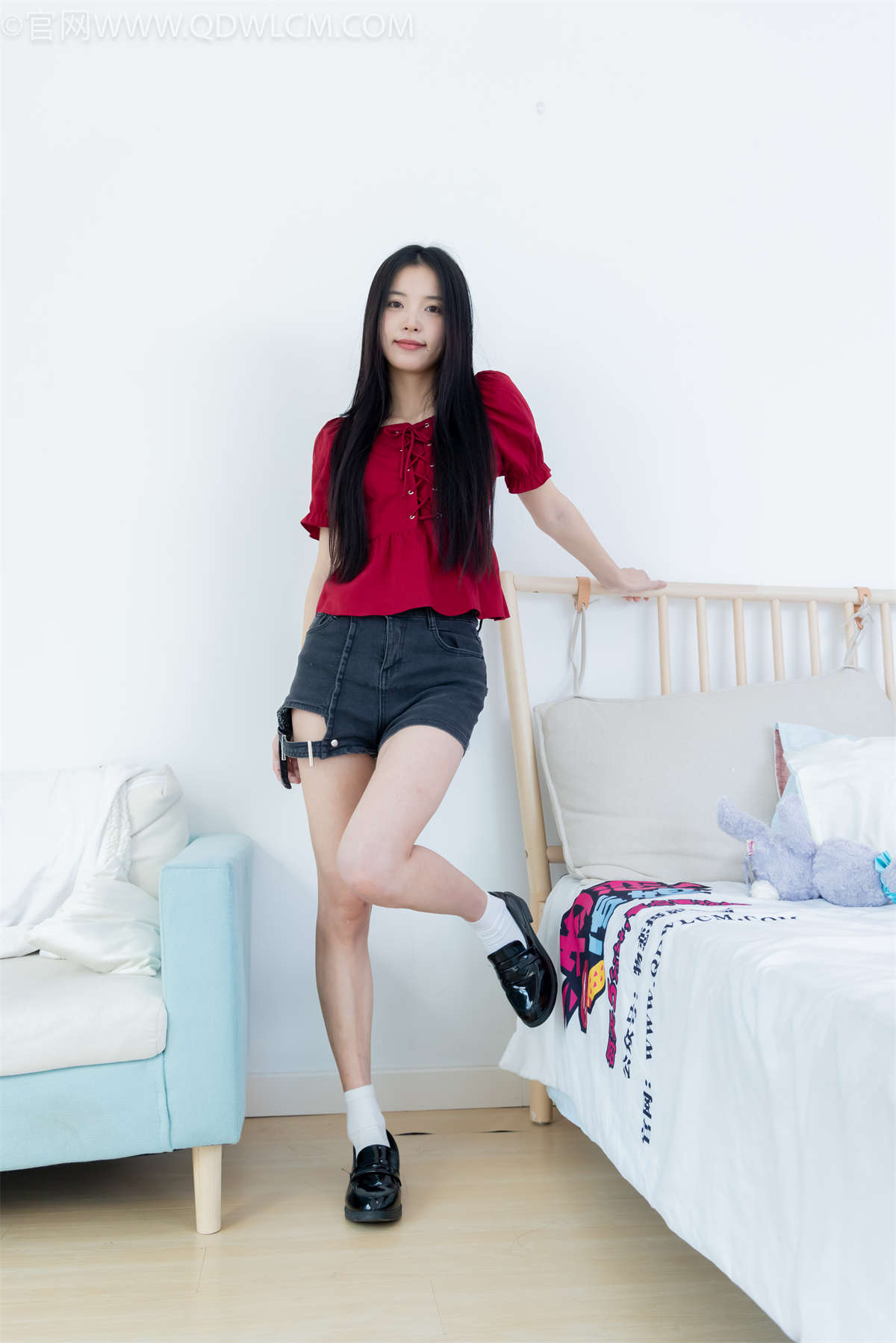 图片[2]-物恋传媒 NO.2274 茯苓-皮鞋、白棉袜、裸足-日更街拍