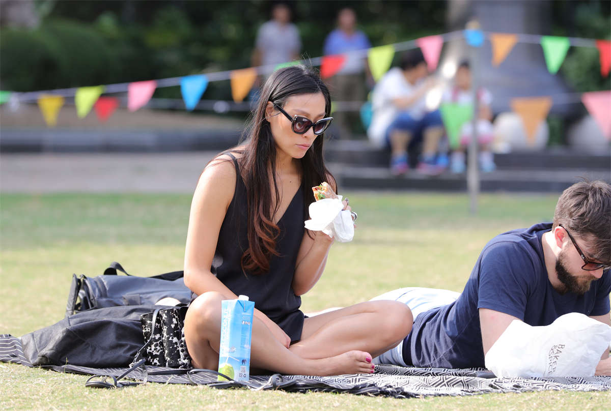 图片[2]-踏青公园街拍系列No.1139 靓妹代表魔都美女气质奔放出场 第1套-日更街拍