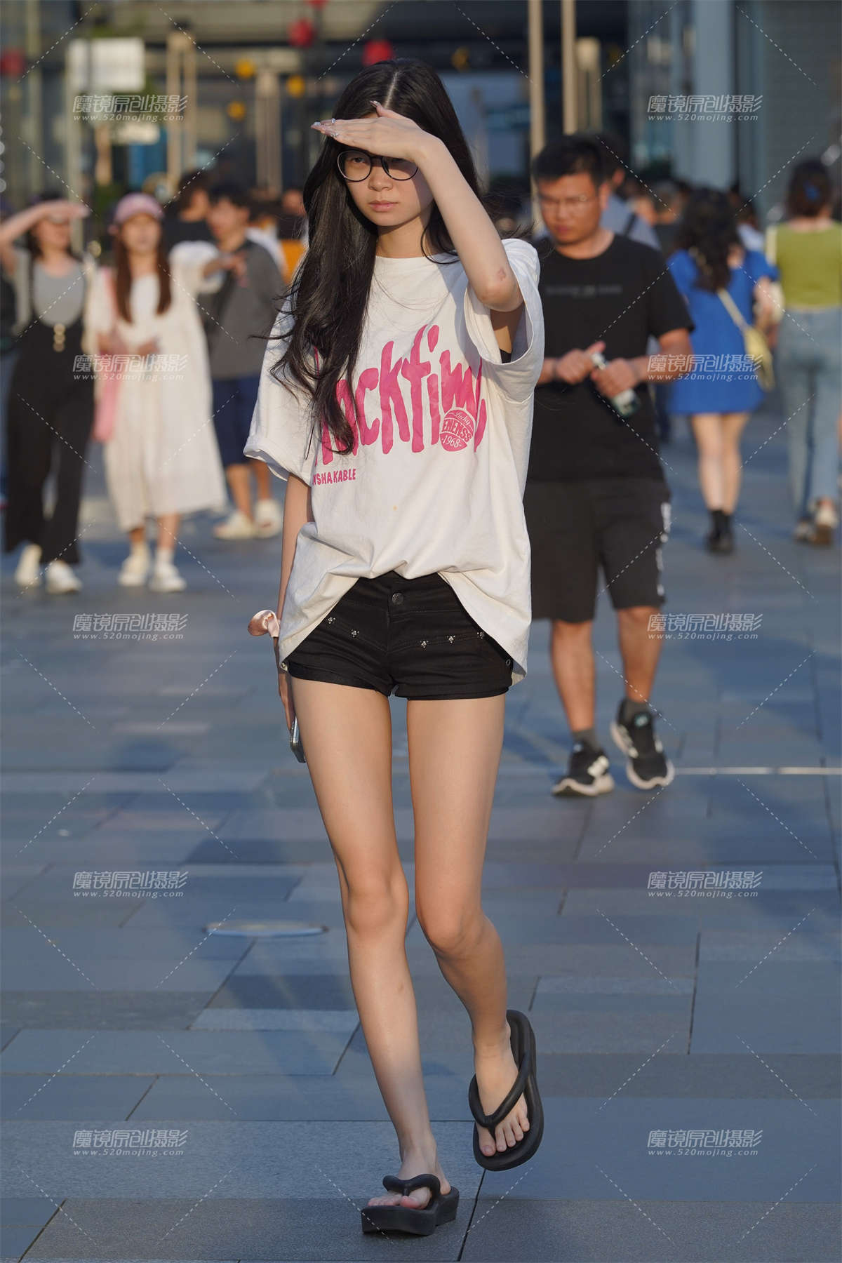 热裤小妹-日更街拍