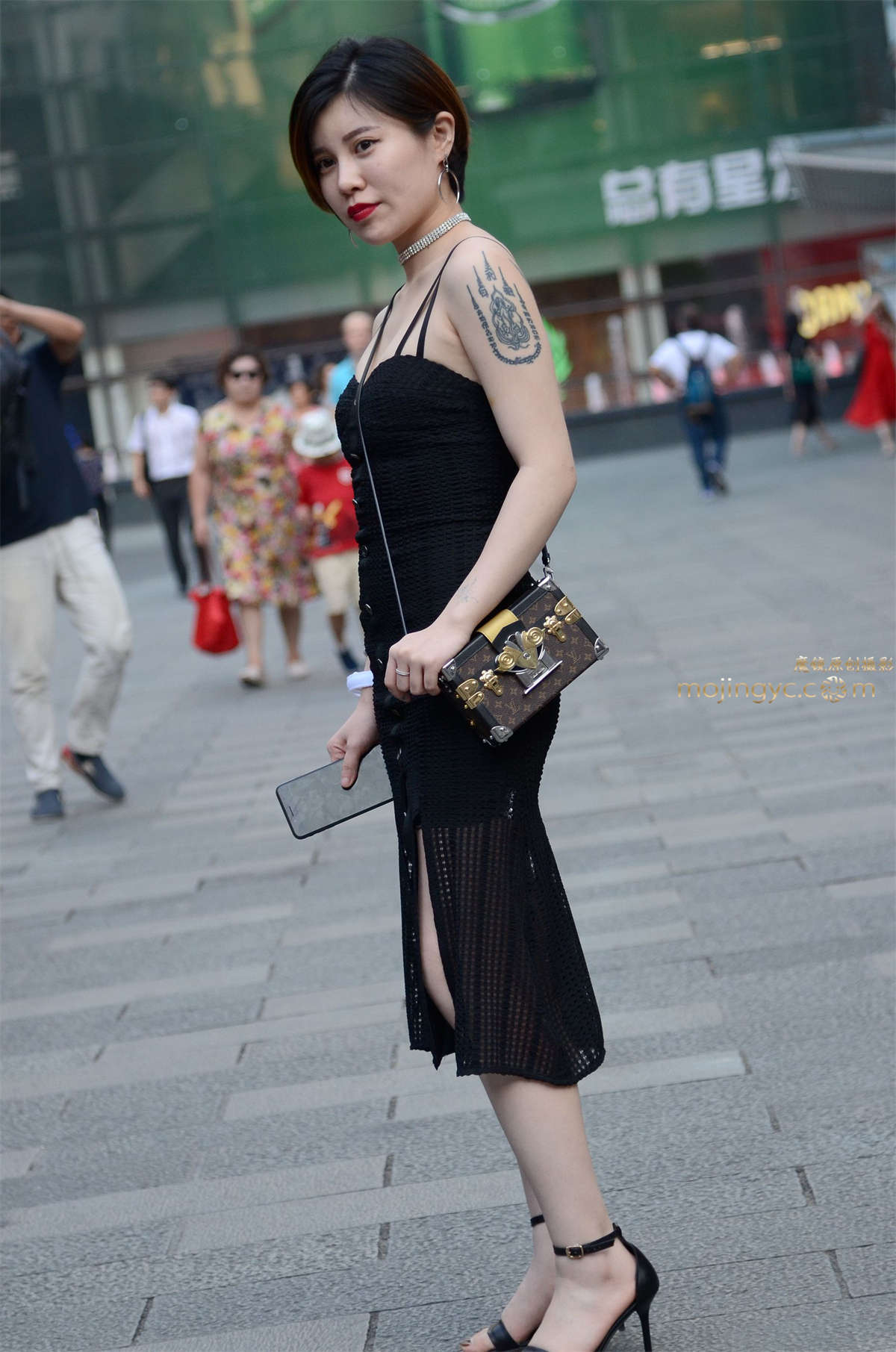 图片[2]-【验证街拍大赛NO.5】神摄手赛02 黑色吊带开叉裙-日更街拍