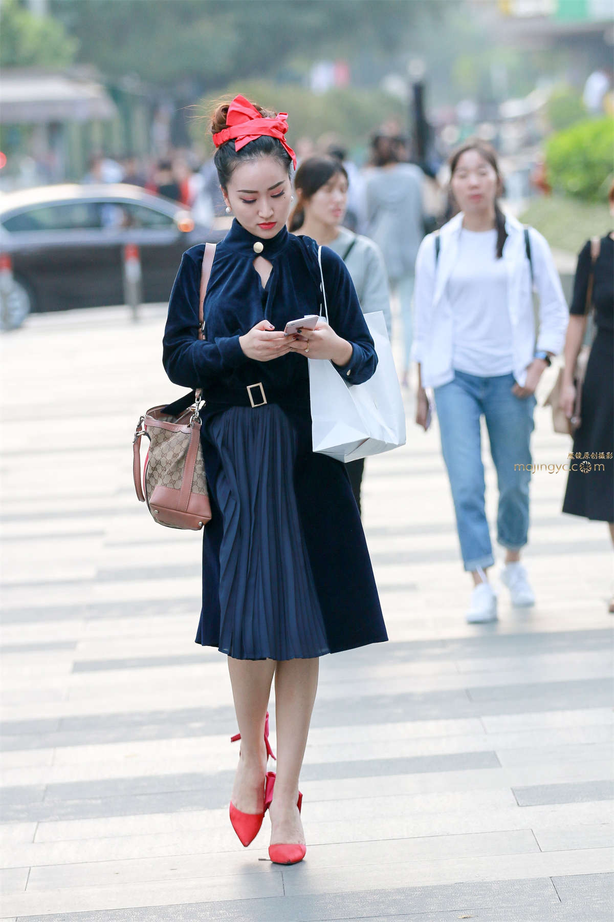 红色高跟贵妇-日更街拍