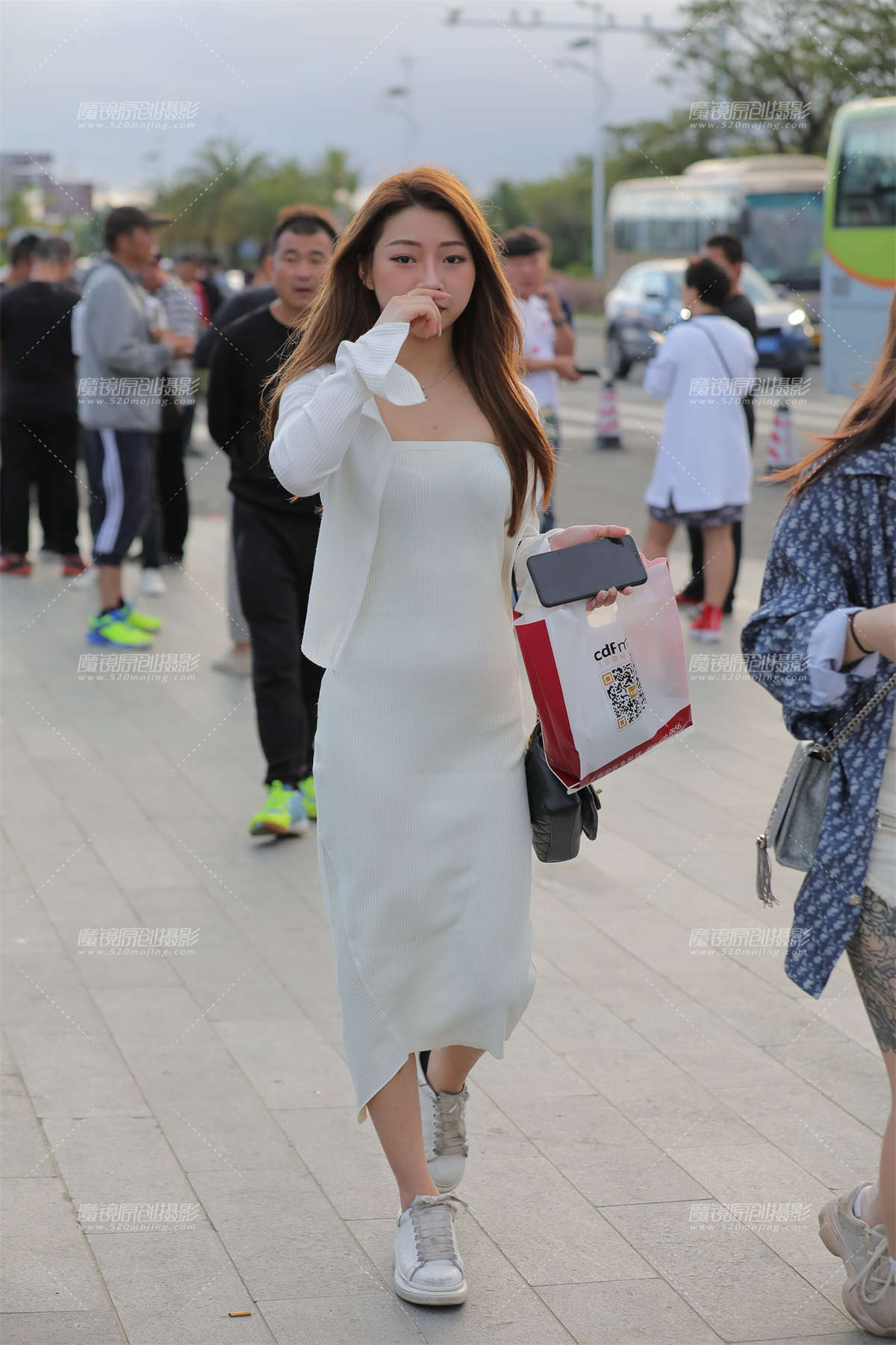 【凯恩赛贴】白色连身裙-日更街拍