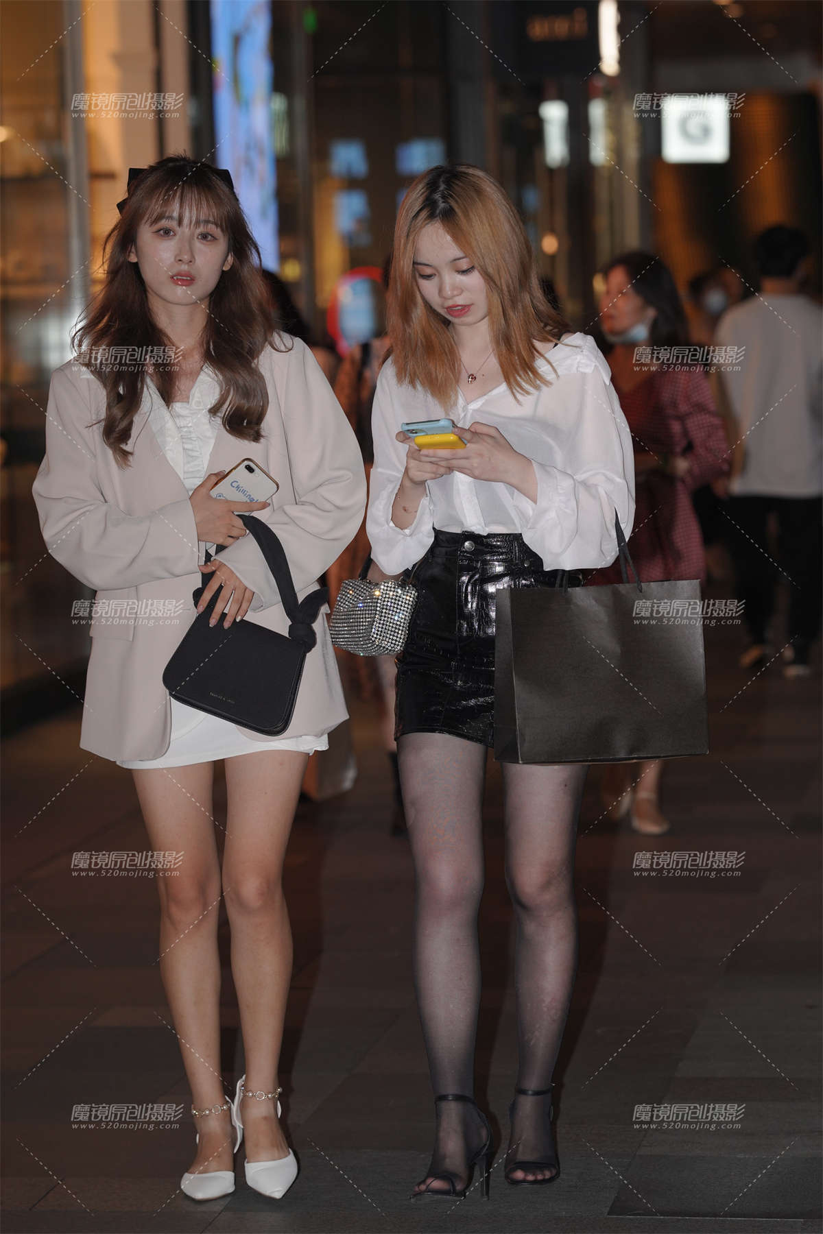 黑丝美眉-日更街拍