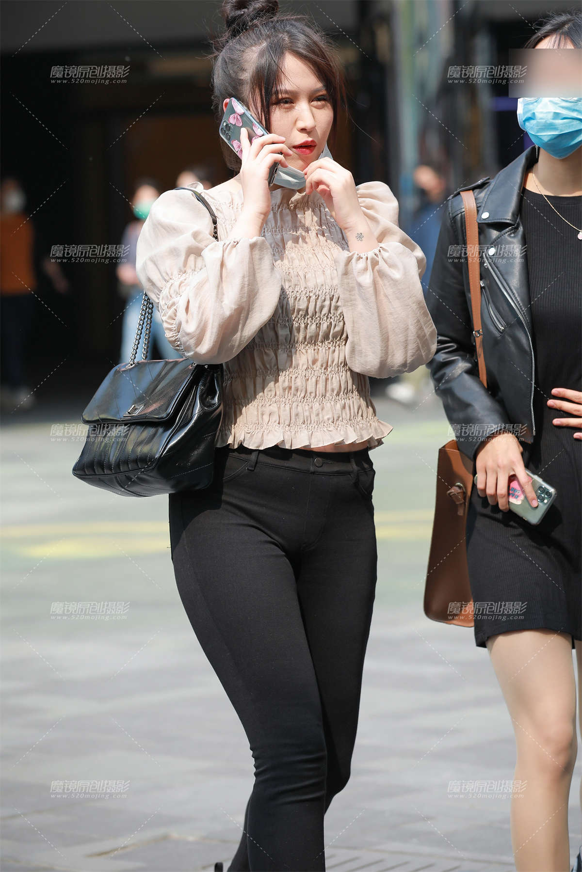 【玻璃街拍】黑色牛仔裤小姐姐-日更街拍