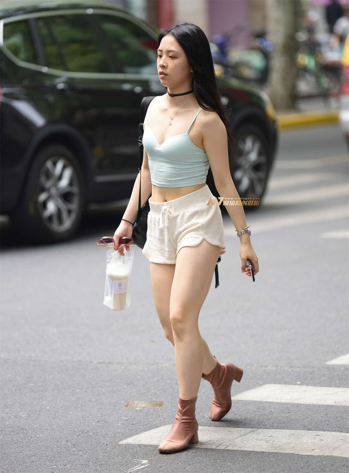 短打妹子好干练-日更街拍