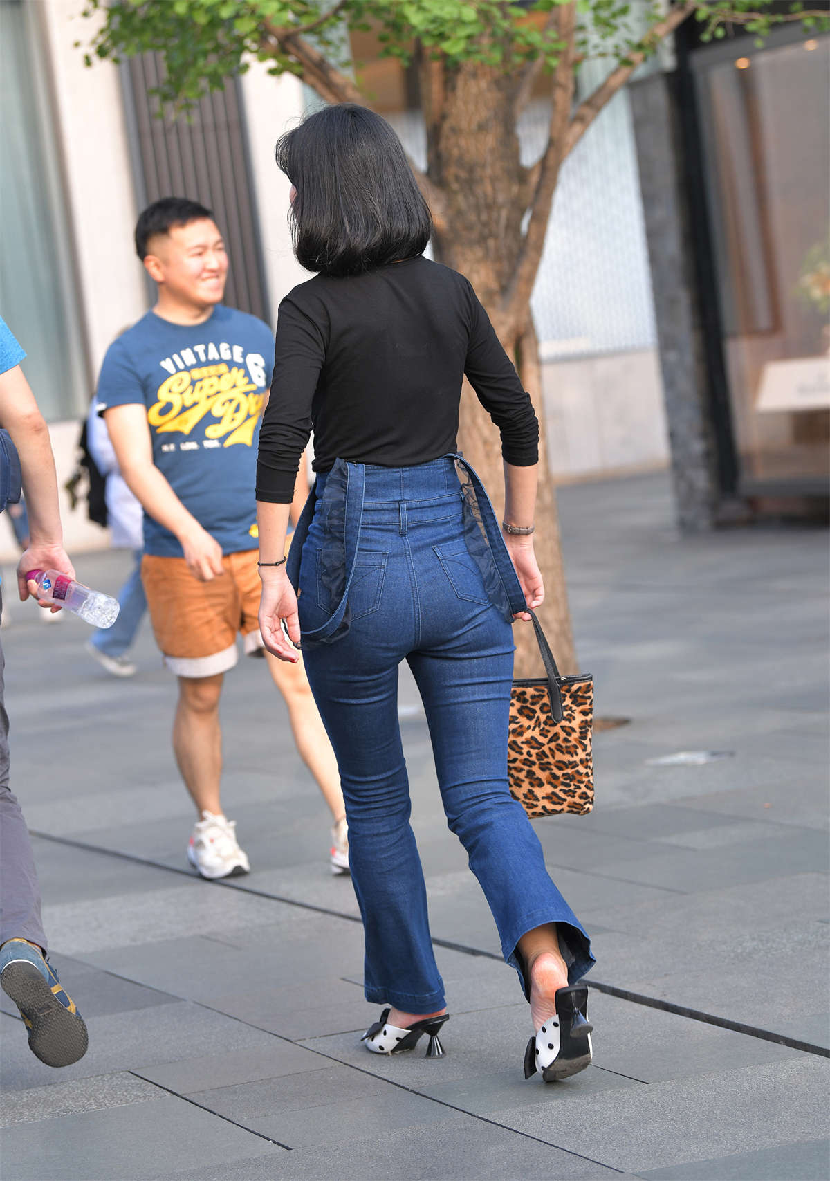 图片[2]-【视觉冲击赛贴】圆润紧牛-日更街拍