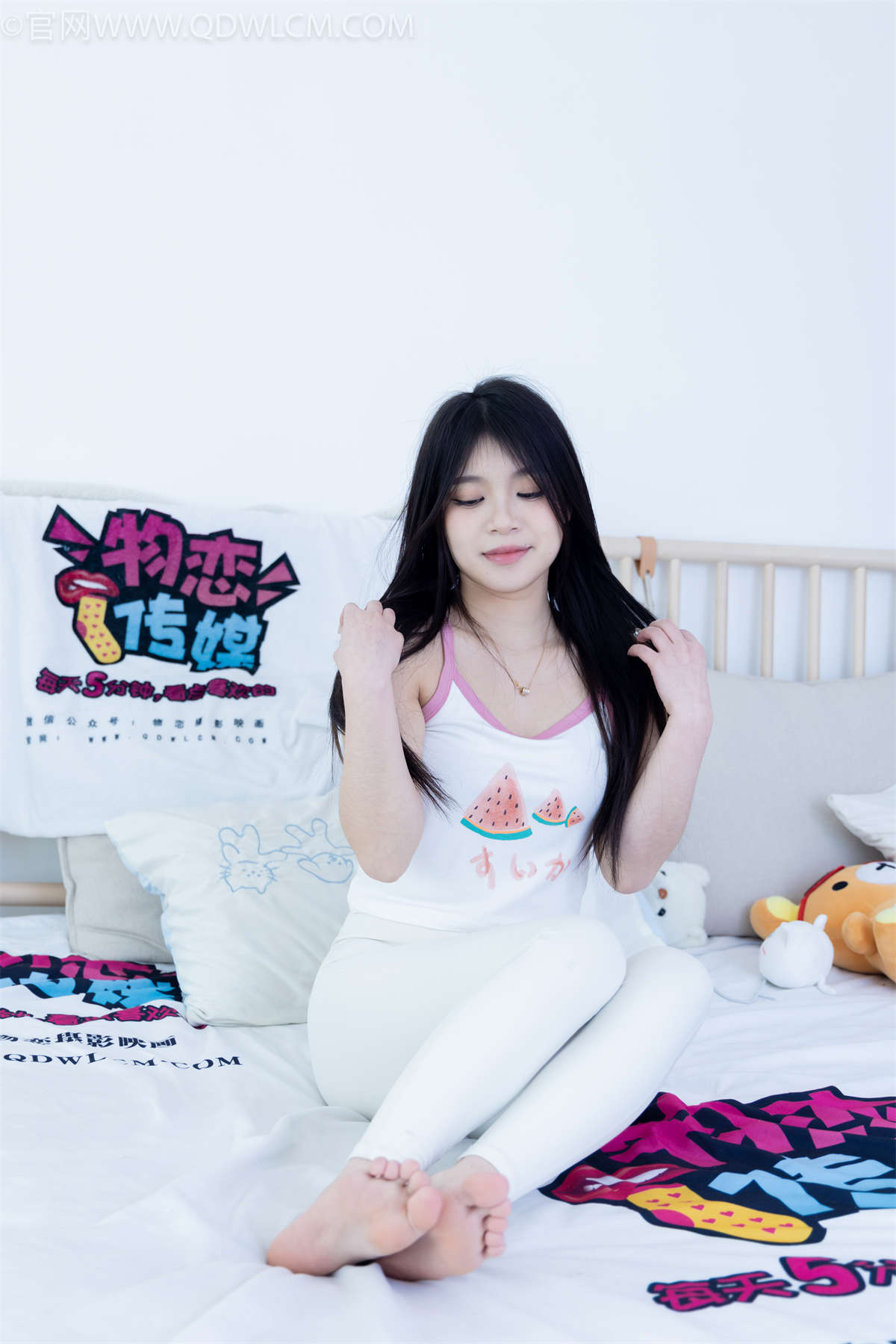 图片[2]-物恋传媒 NO.2276 闪闪-板鞋、白船袜（自然穿脏）、蓝船袜（自然穿脏）、裸足-日更街拍