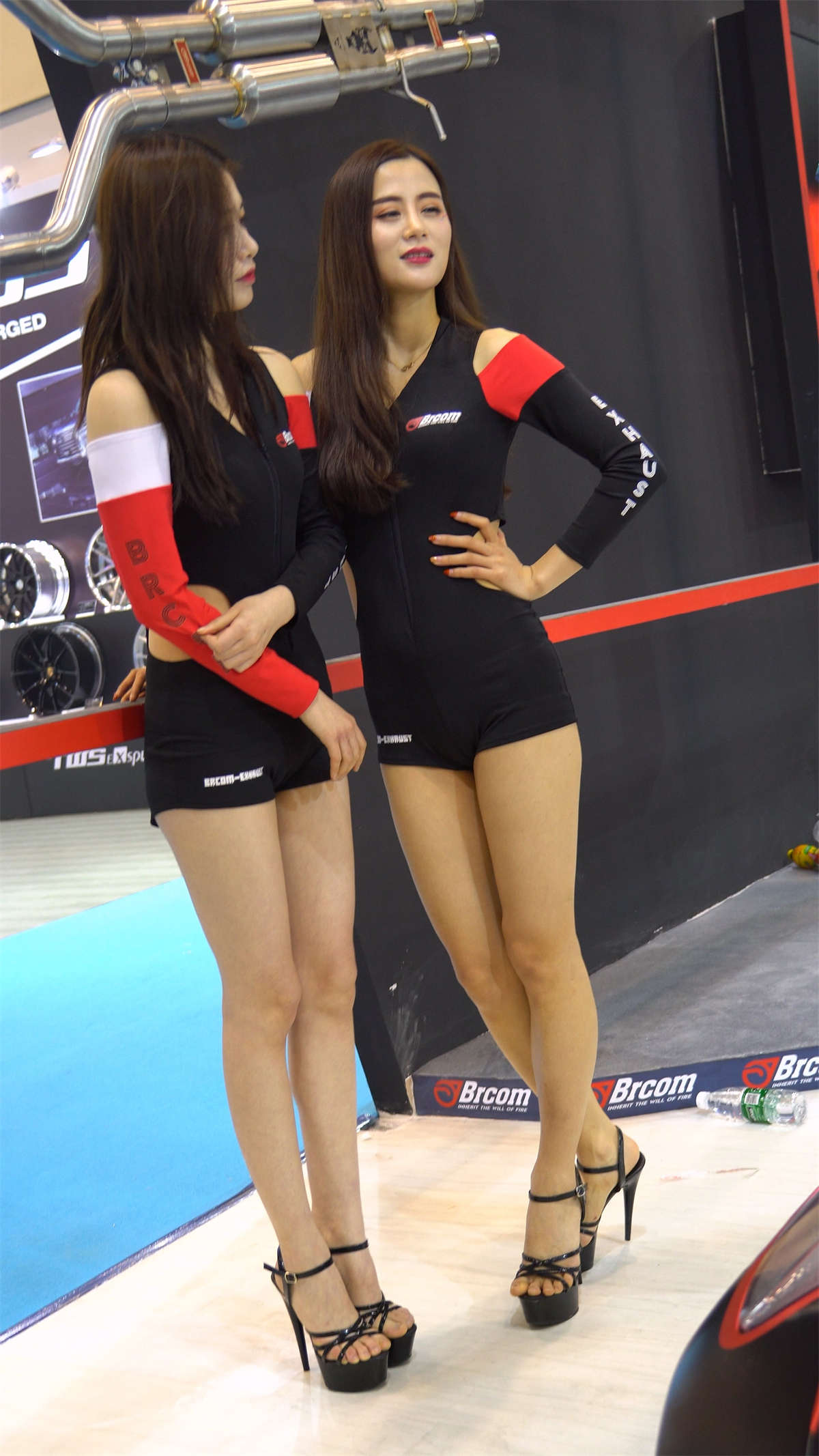 图片[2]-超性感高跟鞋美腿展会美女车模-日更街拍