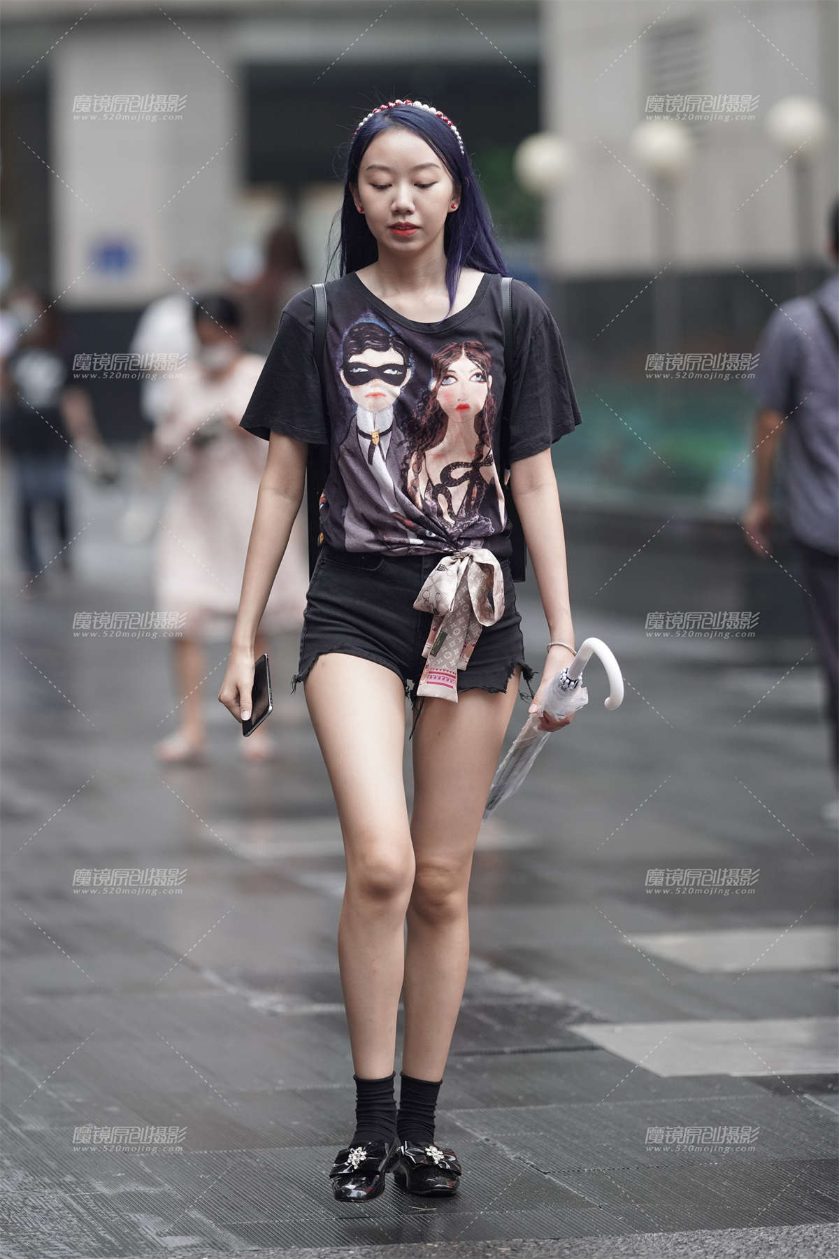 清秀的背包女孩-日更街拍