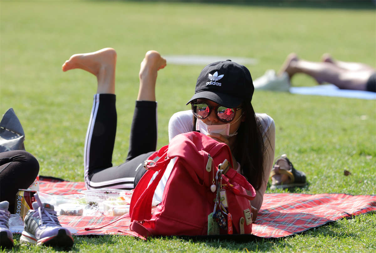 图片[2]-踏青公园街拍系列No.1335 美少女一双挑不出毛病的精美素足 第3套-日更街拍