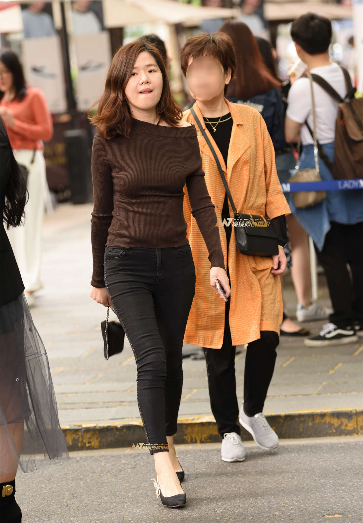 黑色紧牛-日更街拍