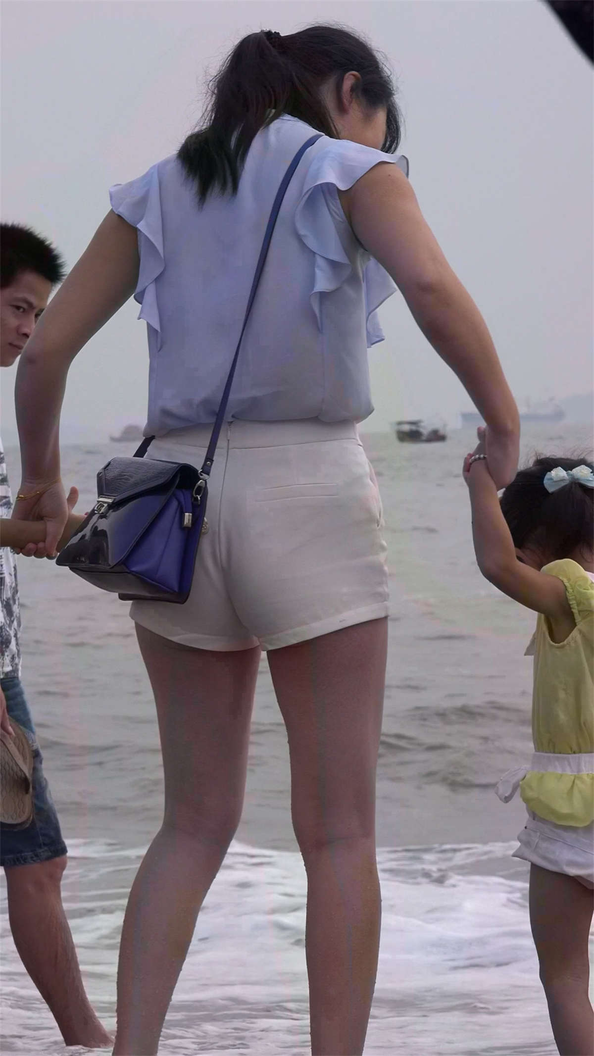 海边的极品韵味美少妇-日更街拍