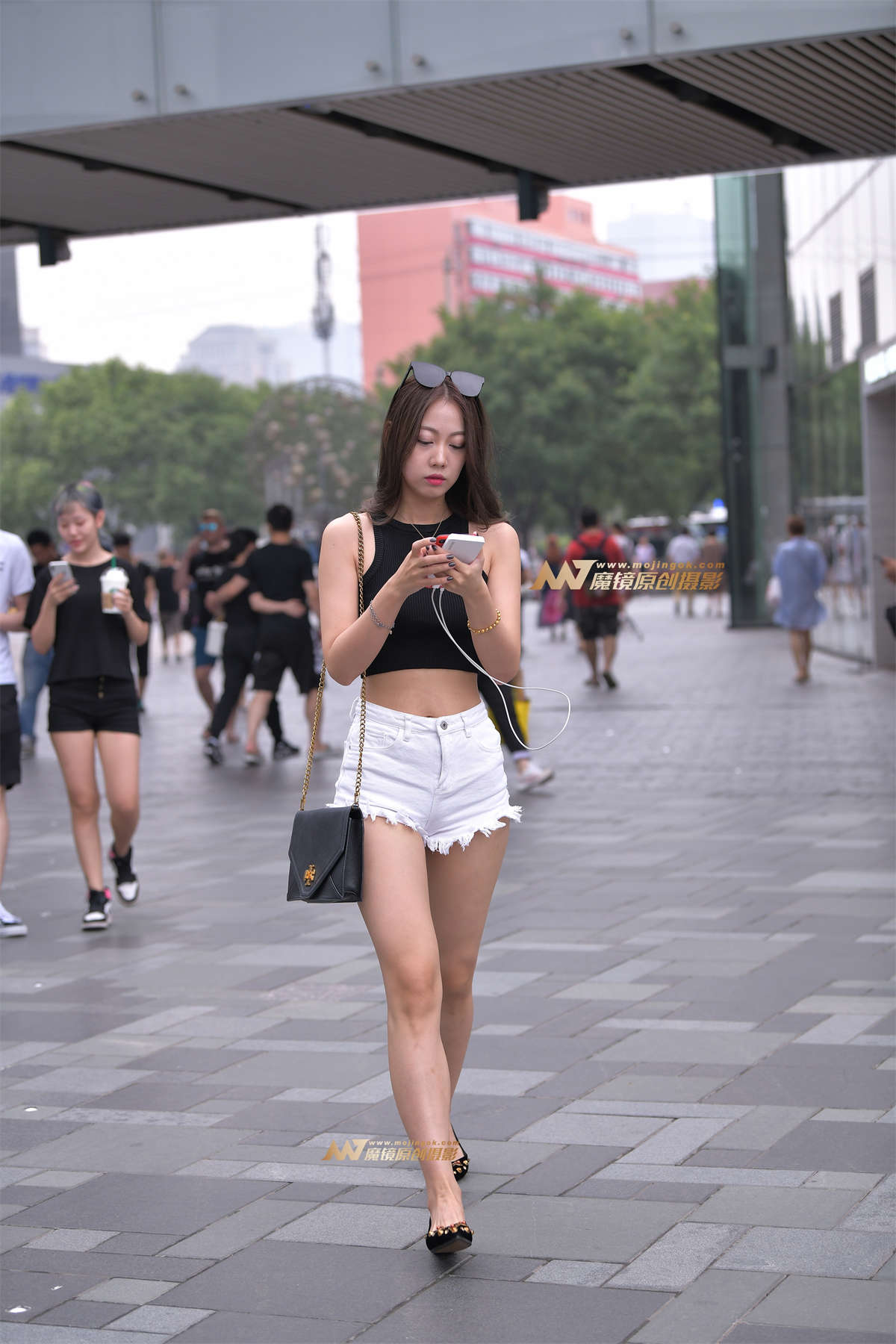 【街拍之魂赛帖】时尚热裤小少妇-日更街拍