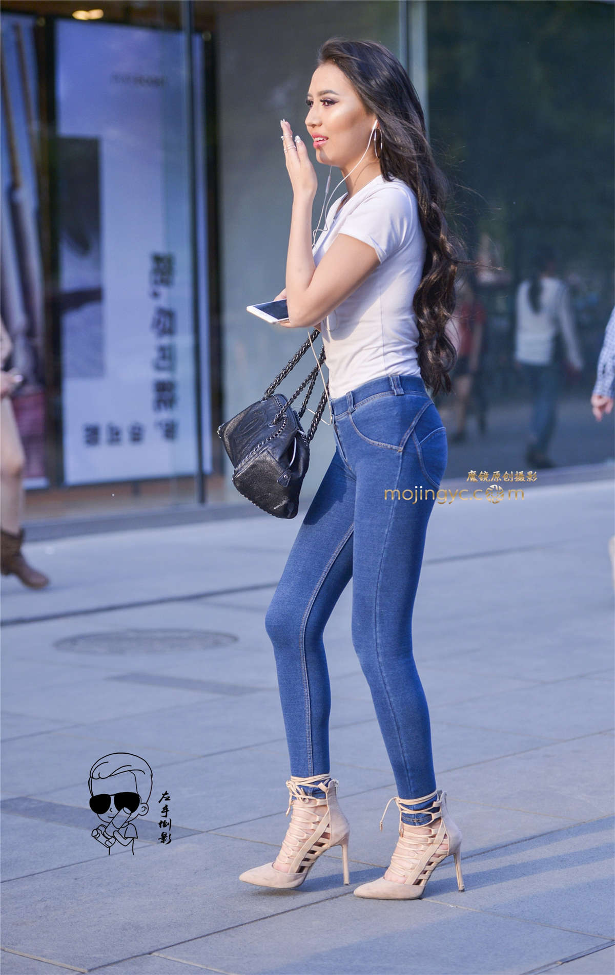 紧绷仔裤彰显极品美臀{2014-4-30}-12P}-日更街拍