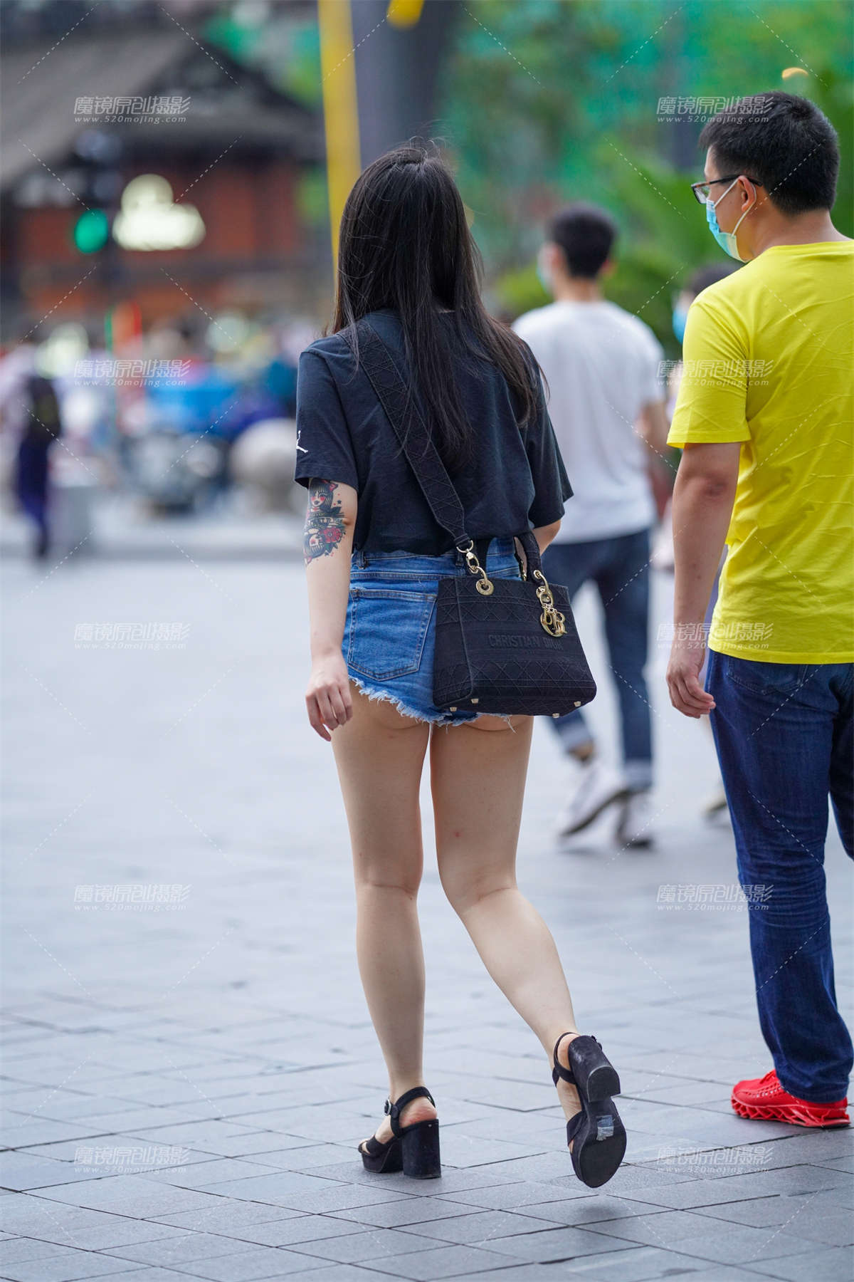 图片[2]-【凯恩赛贴】肉肉的热裤大白腿-日更街拍