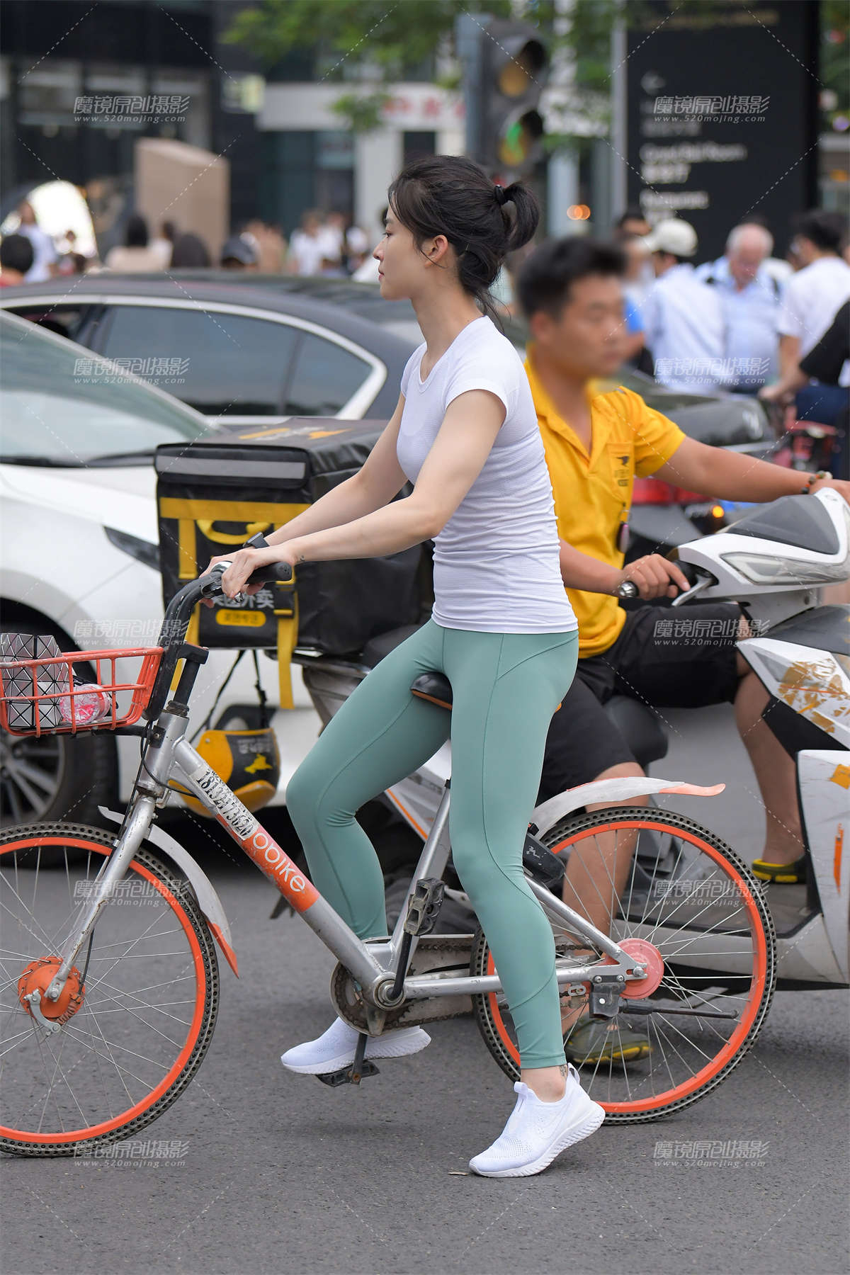 【红石赛帖】抓拍放单车的瑜伽美女-日更街拍