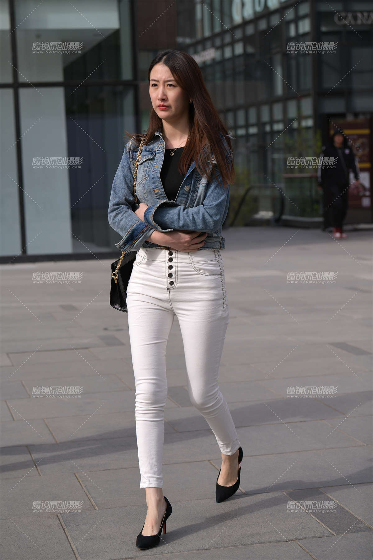 【街拍之魂赛帖】黄昏中的紧致白色-日更街拍