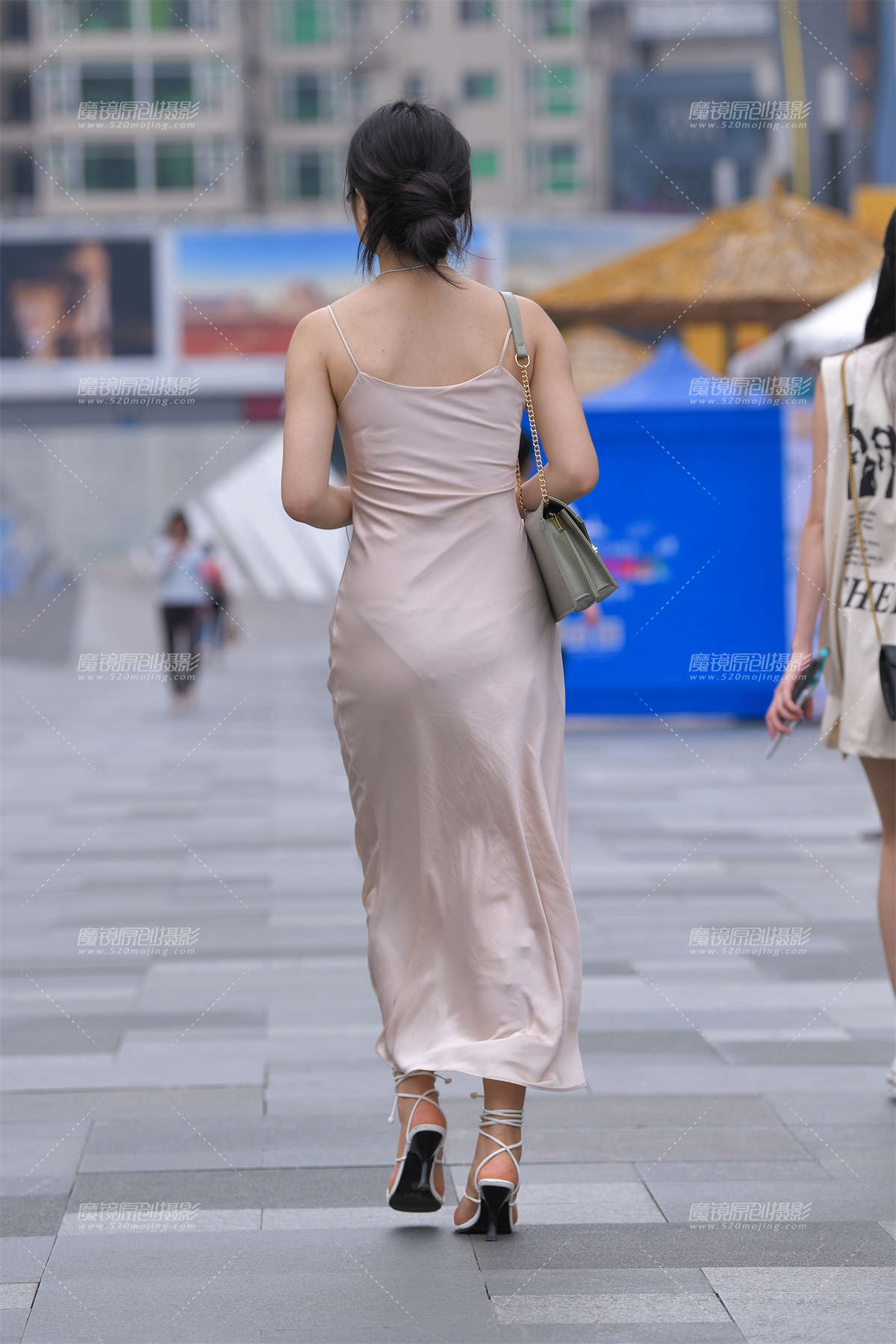 图片[2]-【视觉冲击赛贴】性感吊带裙__-日更街拍