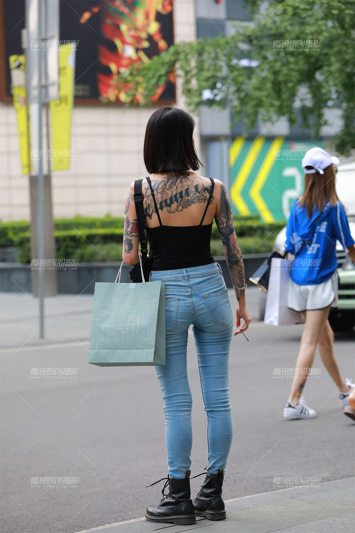 图片[2]-黑背心，紧牛小姐姐-日更街拍