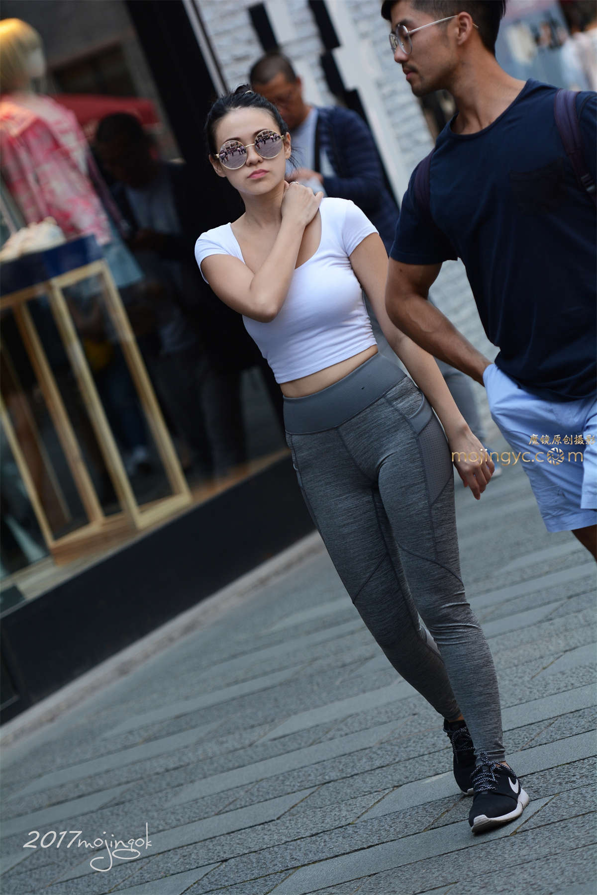 咔喳赛27 很紧身对健康无益，对魔友有益（11p）-日更街拍