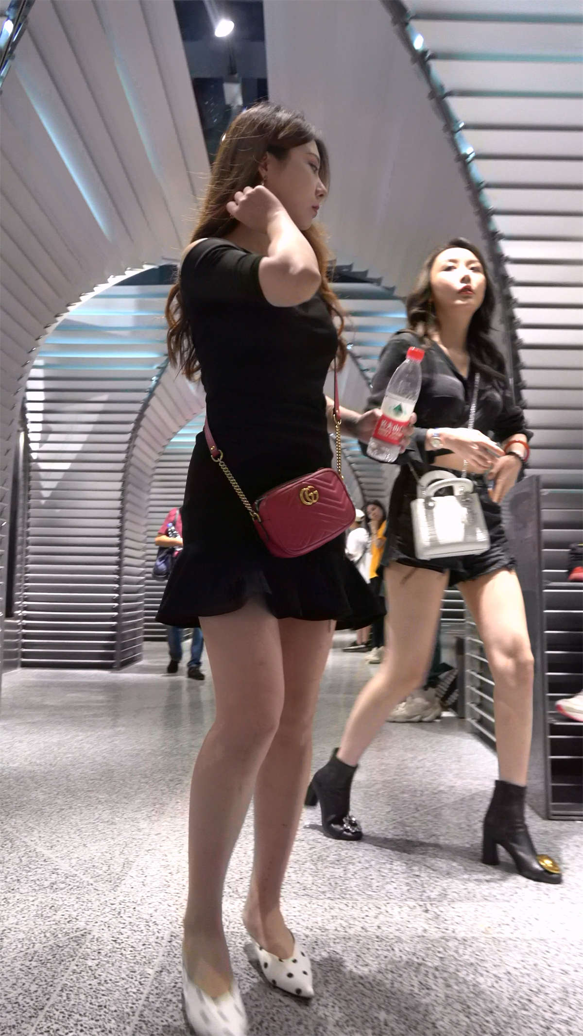 性感身材短裙短裤美女-日更街拍