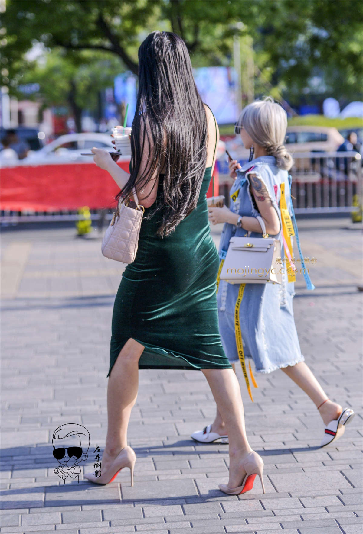 图片[2]-露背紧抱裙美女-日更街拍