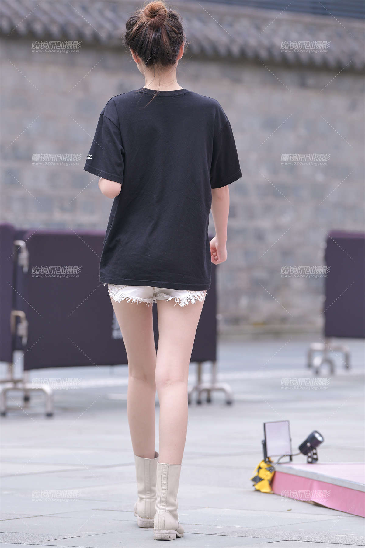 图片[2]-【视觉冲击赛贴】性感而优雅的小热裤美眉-日更街拍