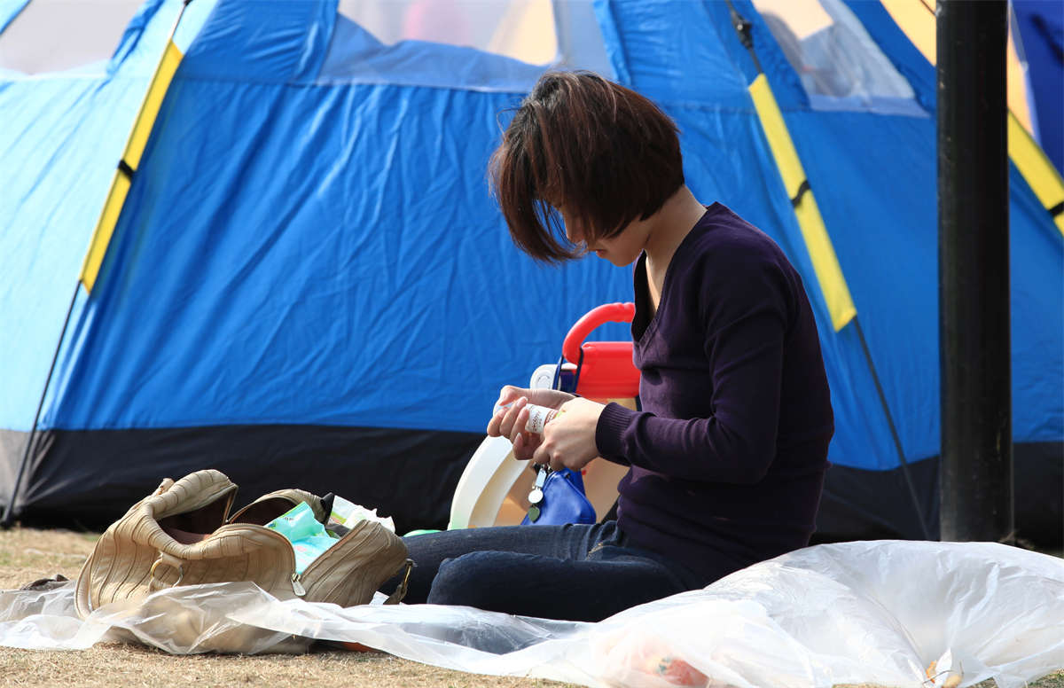 踏青公园街拍系列No.87 一双好脚藏着腋着，分明是不给多看-日更街拍