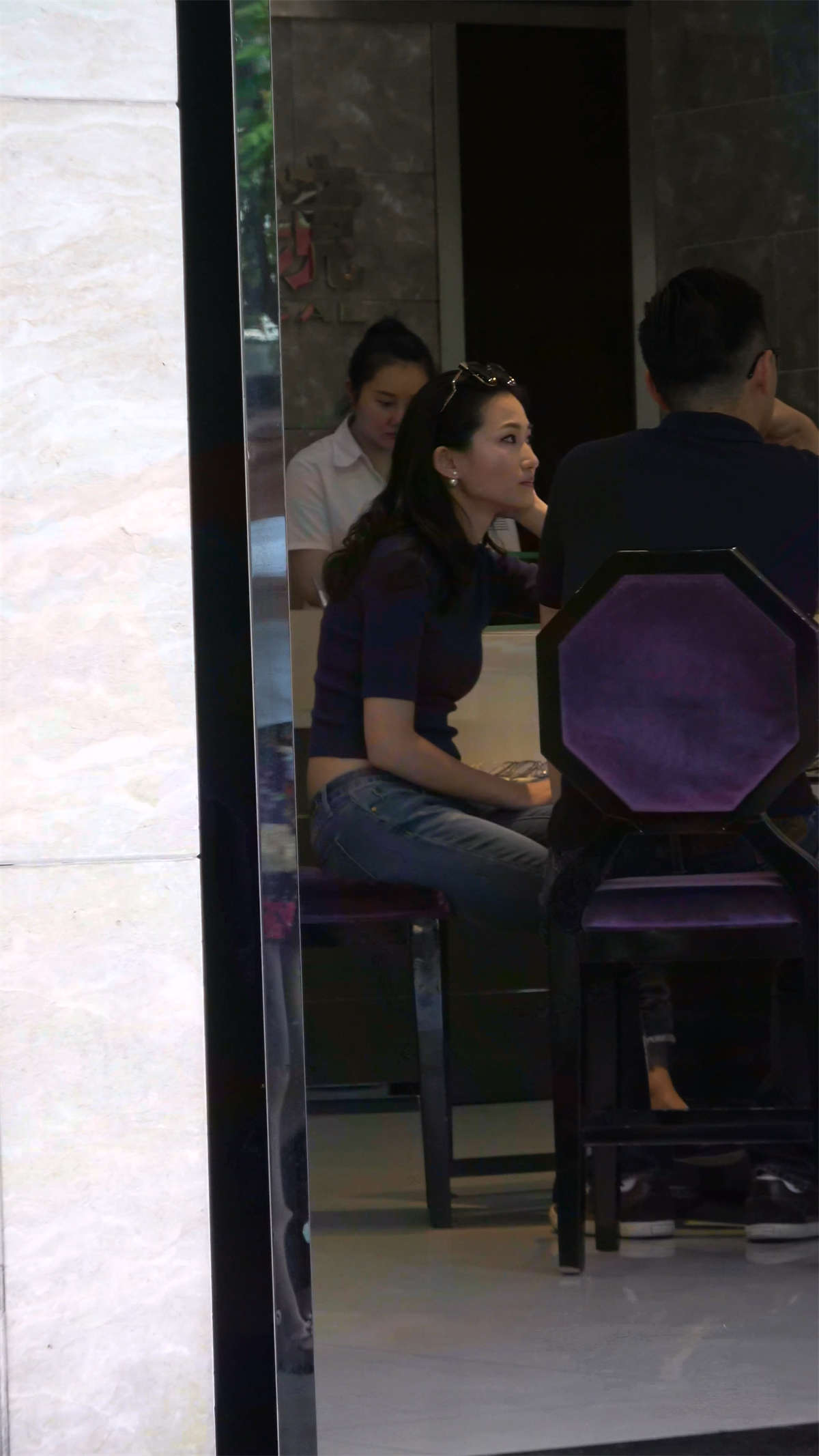 图片[2]-性感身材紧身牛仔高跟美女-日更街拍