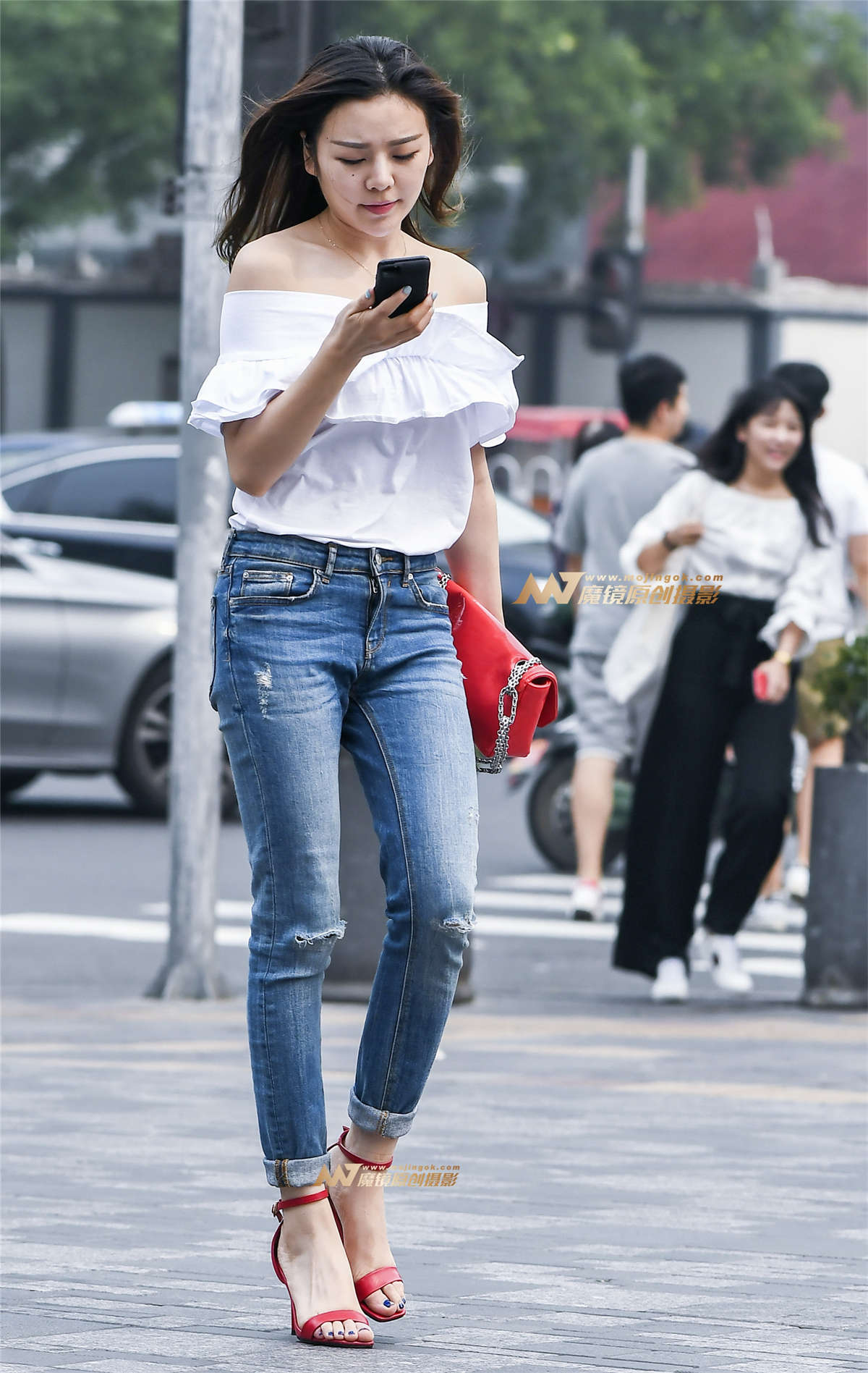 裸肩包臀性感美女-日更街拍