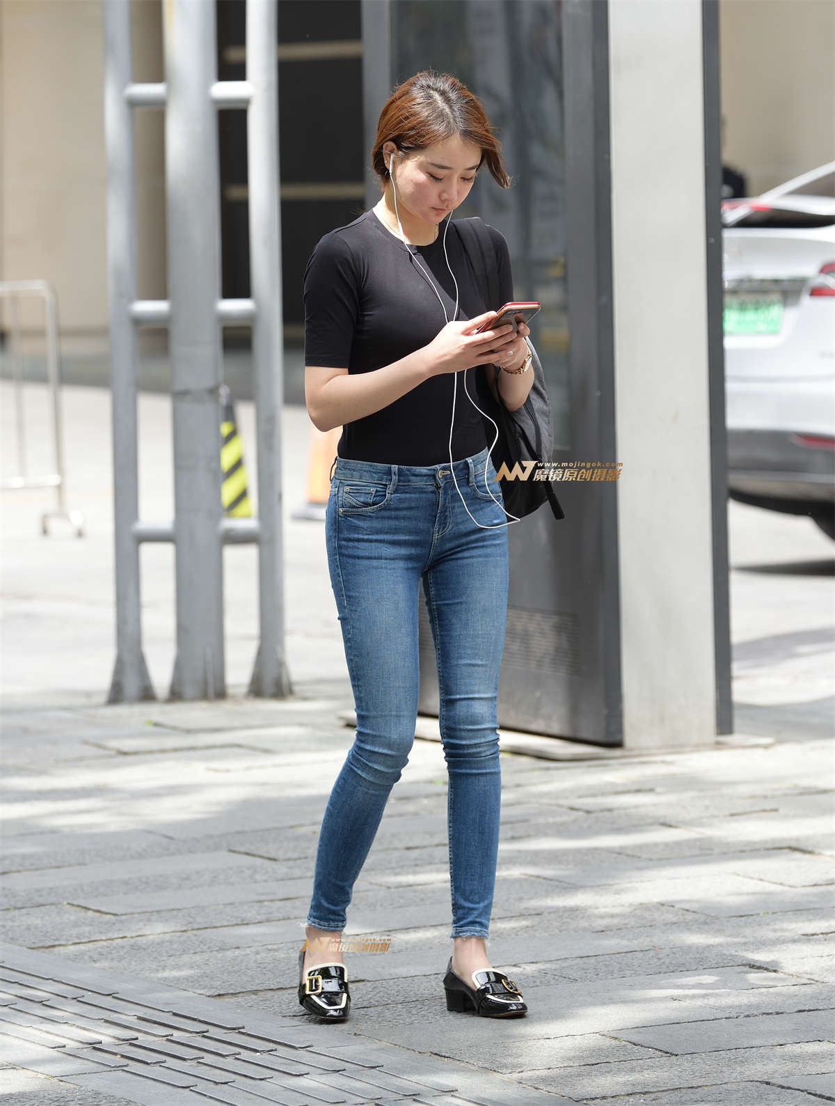 你认真的看手机，我认真地围着你拍照-日更街拍