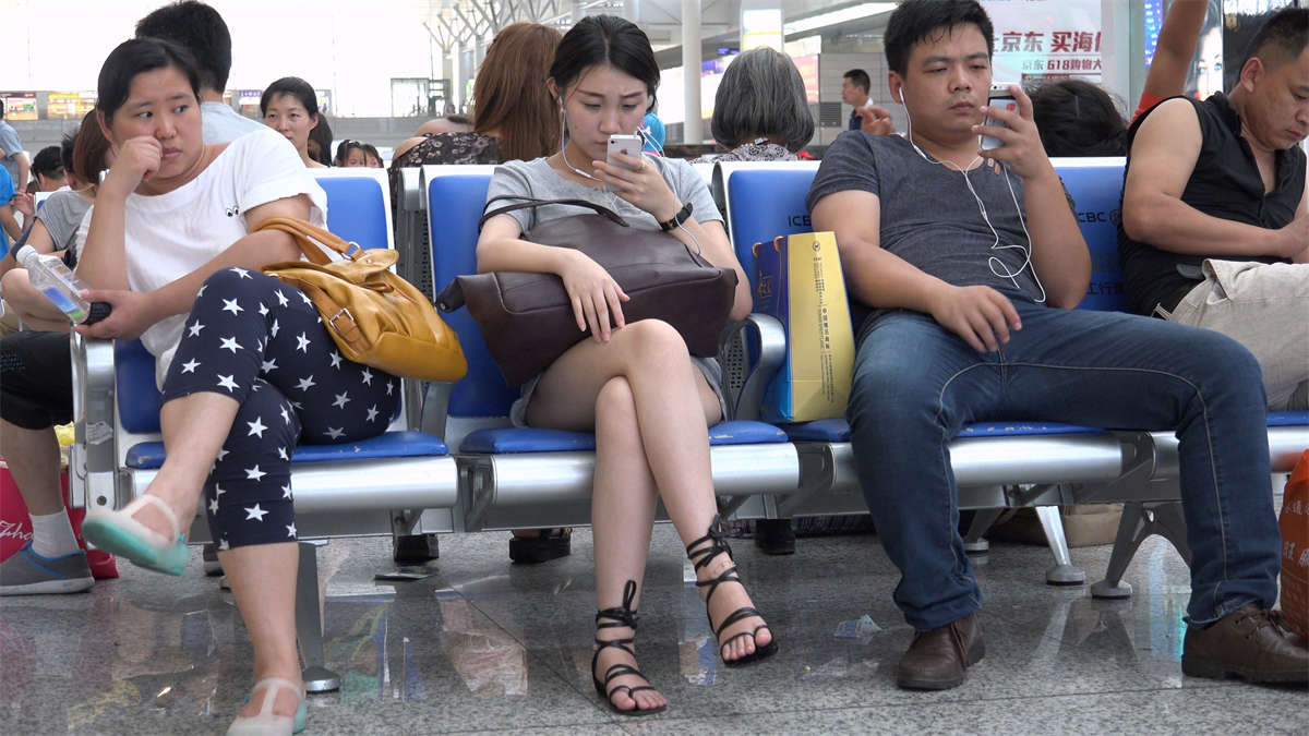 挑不出毛病的二趾微长洁白少女精品素足-日更街拍