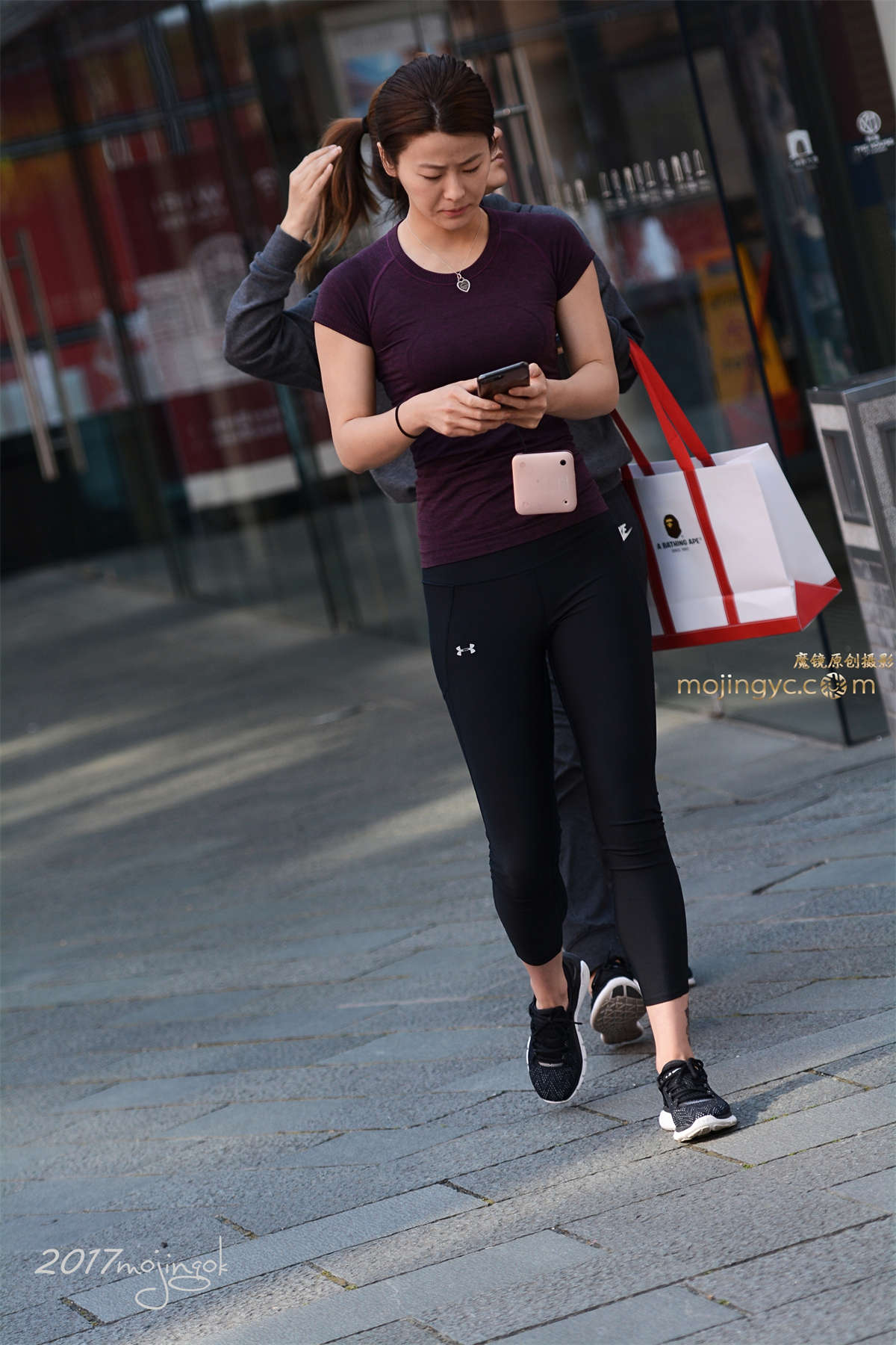 咔喳赛29 紧身裤很显曲线身材（15p）-日更街拍