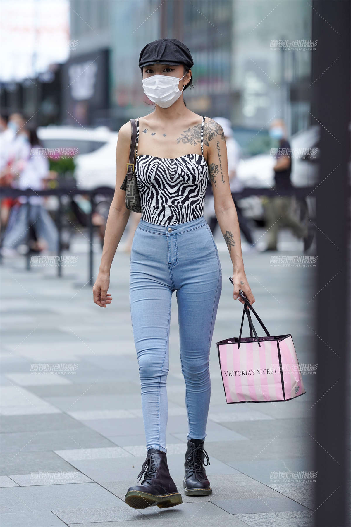 【凯恩赛贴】小姐姐穿紧牛也太好看了吧-日更街拍