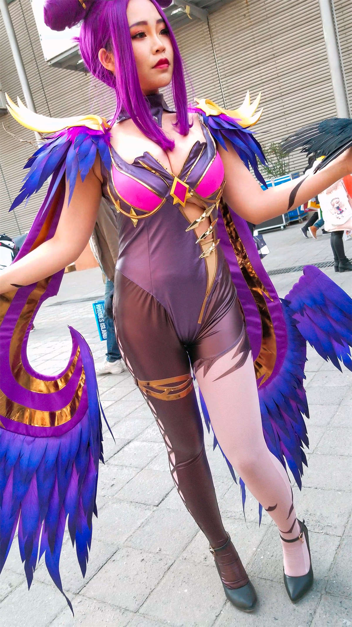 cosplay的二次元青春美少女-日更街拍