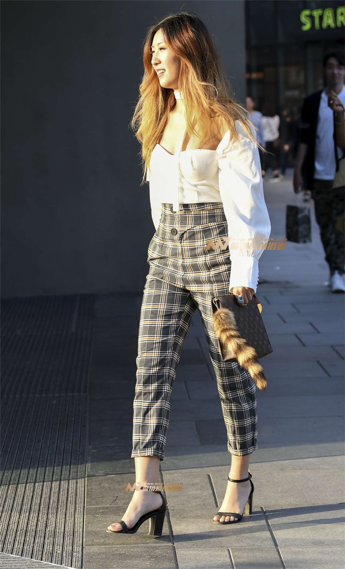 美女靚胸翘臀性感-日更街拍