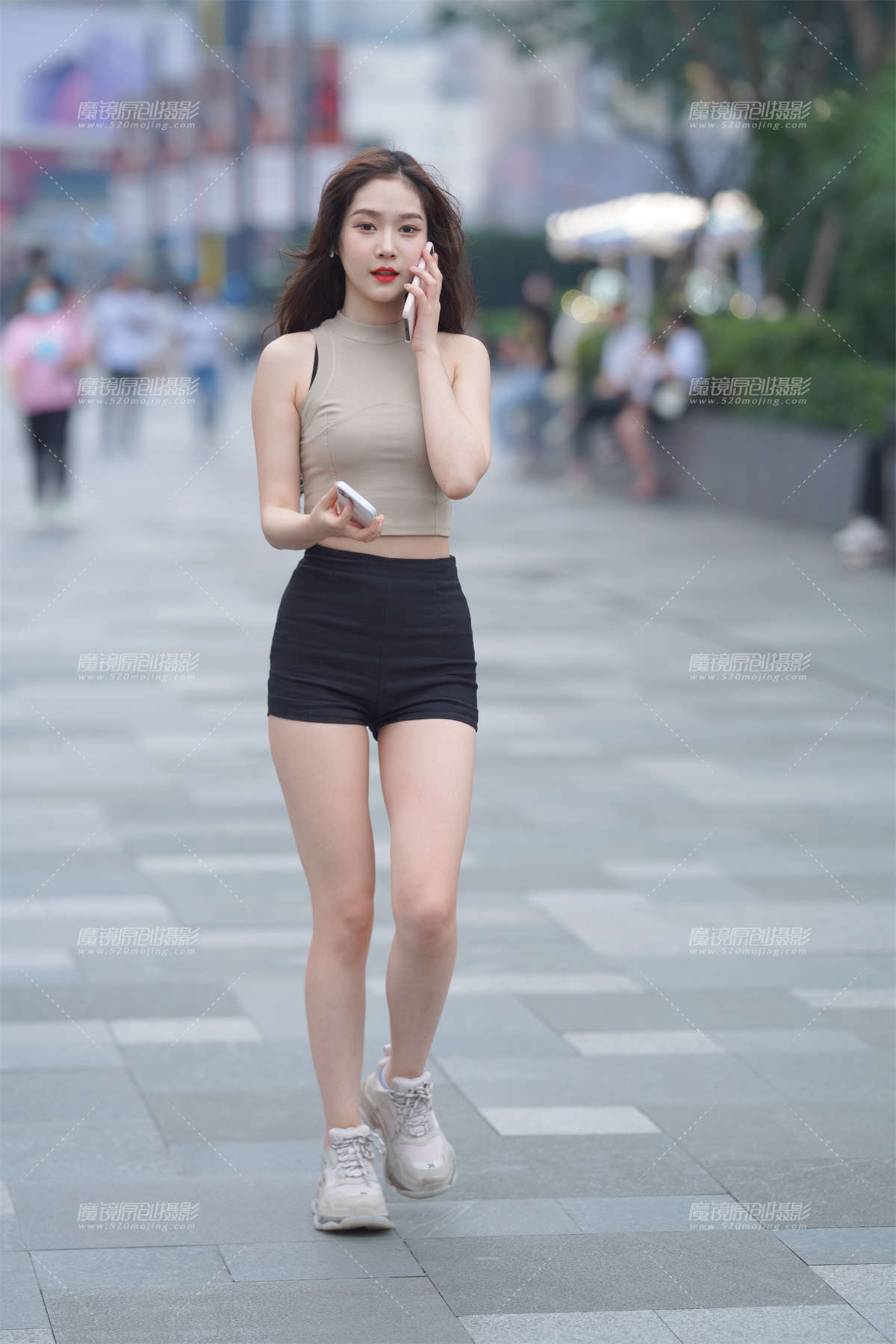 活泼可爱的美眉-日更街拍