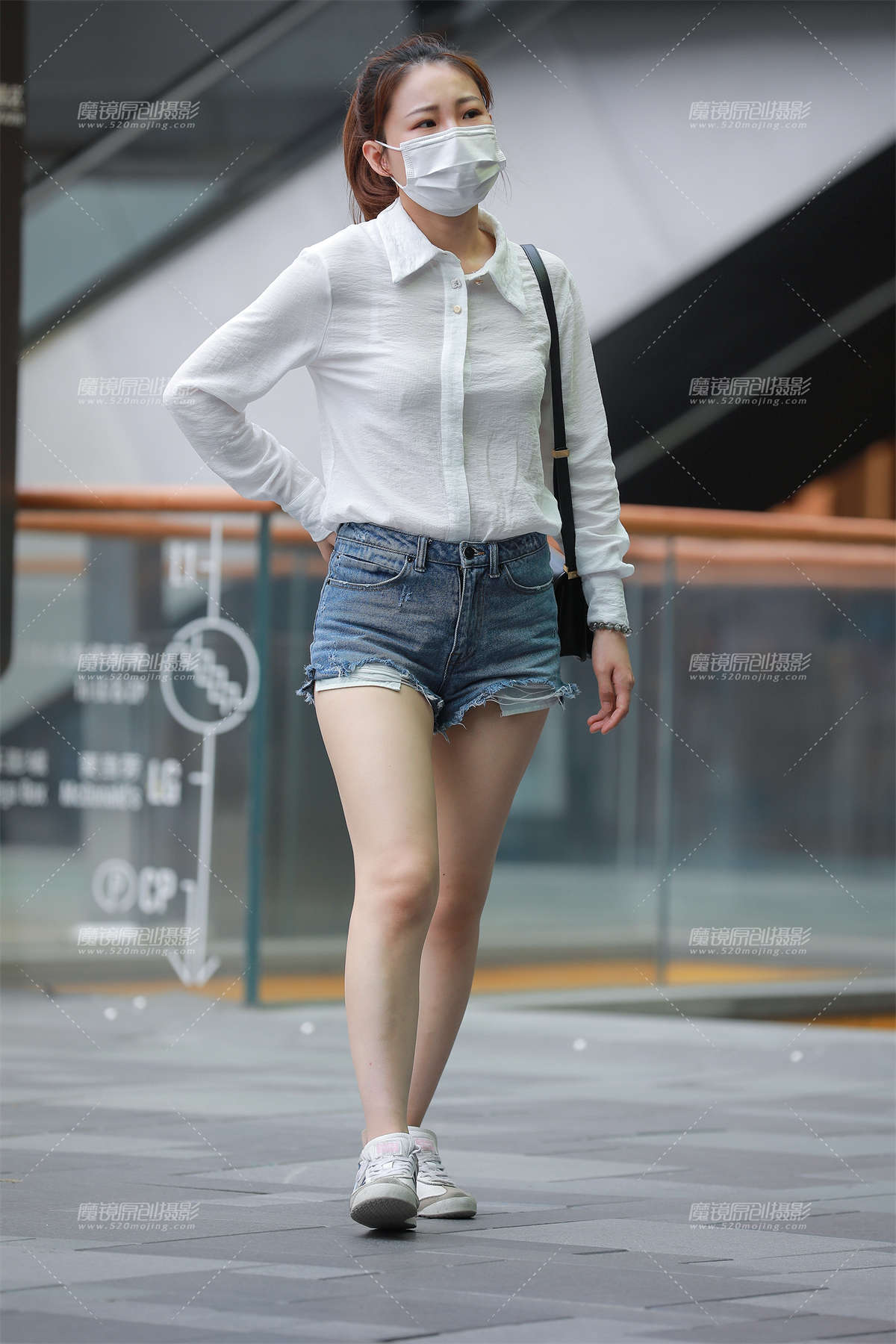 【玻璃街拍】热裤Y Y小妹-日更街拍