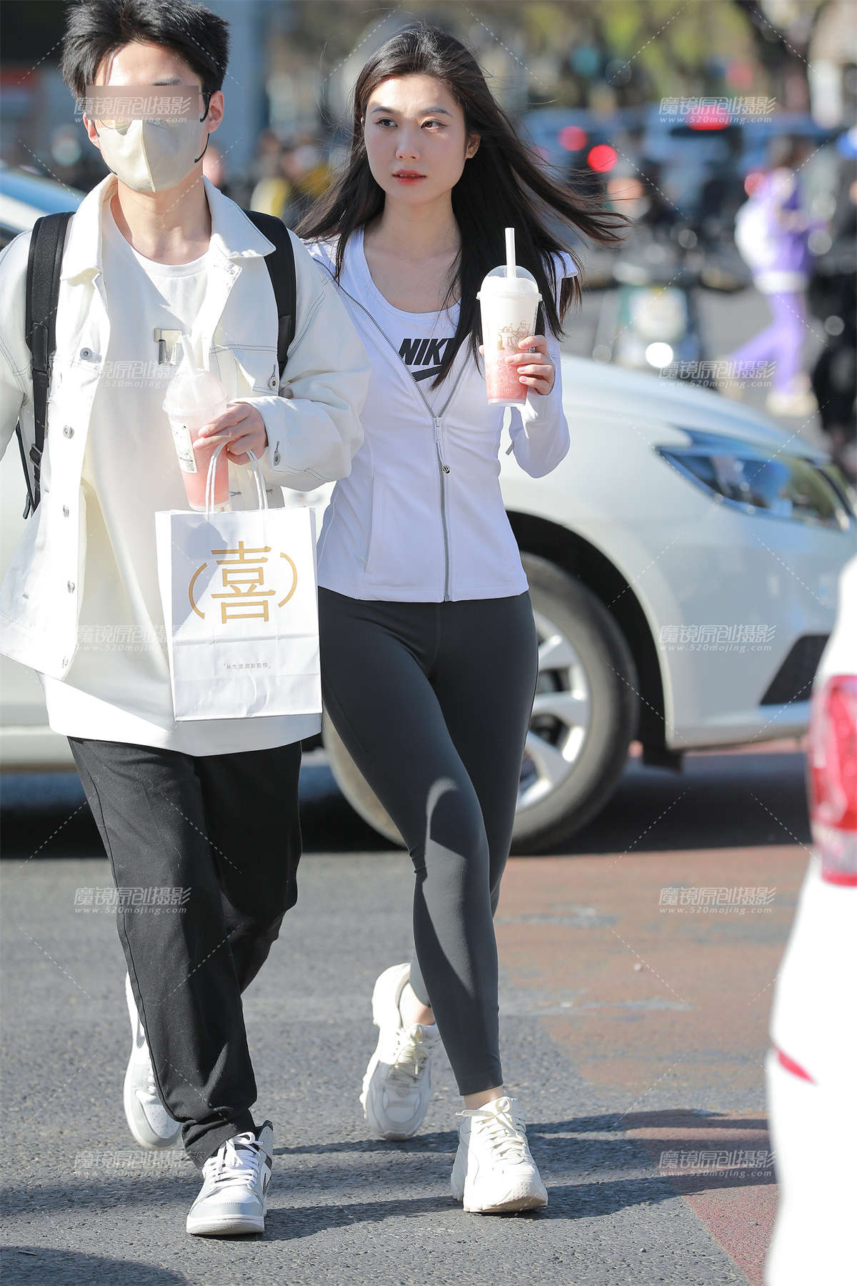 【玻璃街拍】紧身瑜伽裤美女-日更街拍