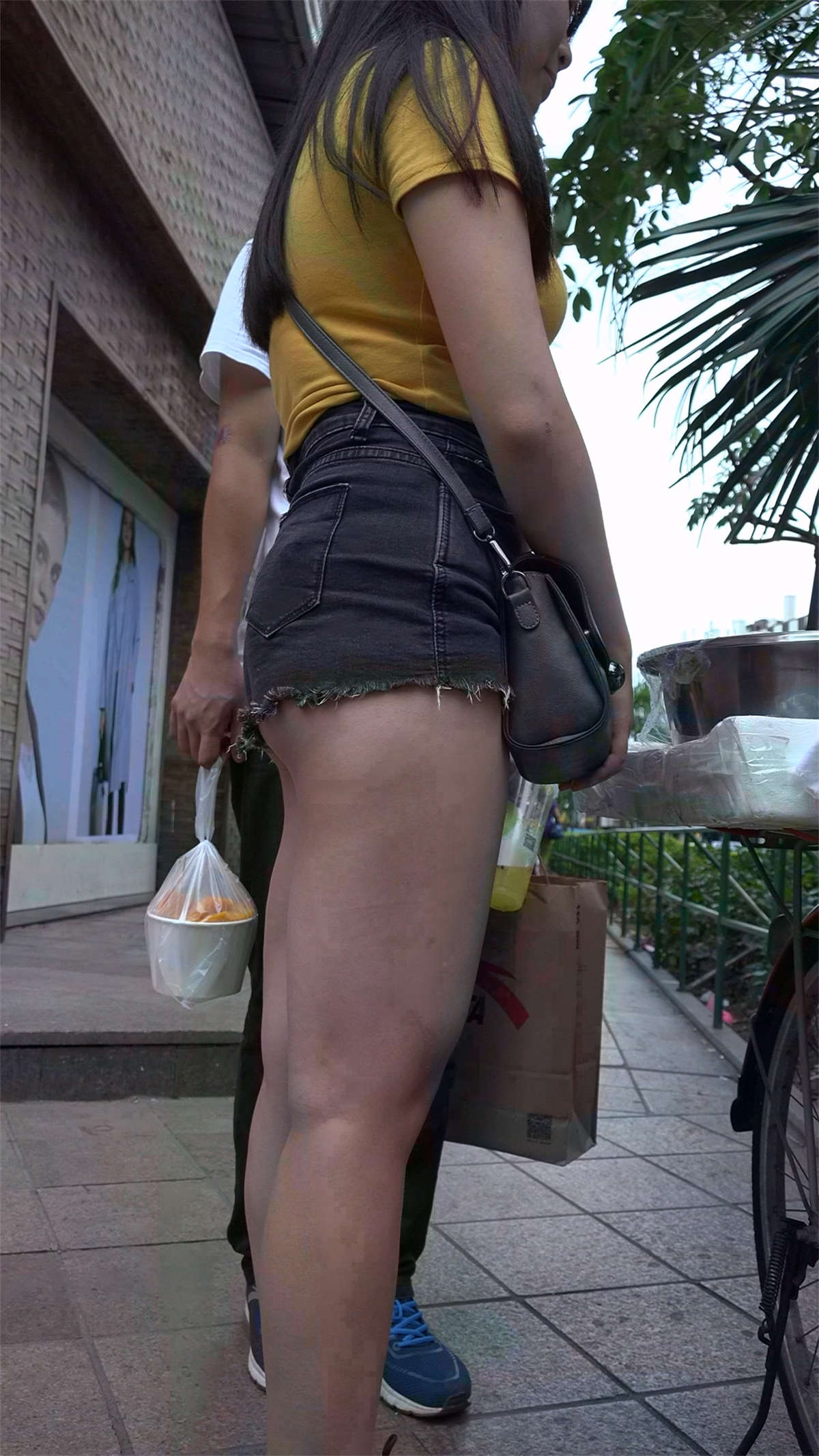 超性感美臀高腰热裤美腿姐姐-日更街拍