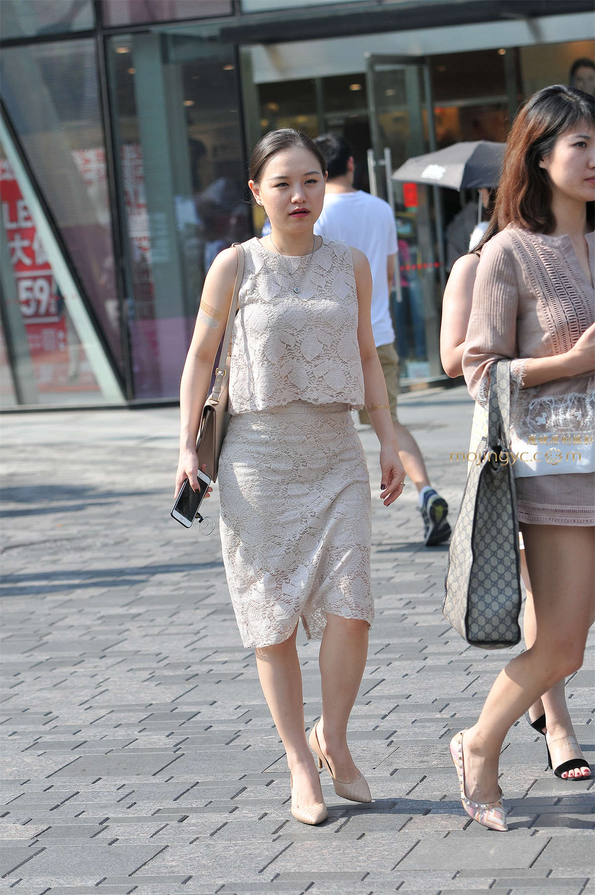 气质少妇-日更街拍