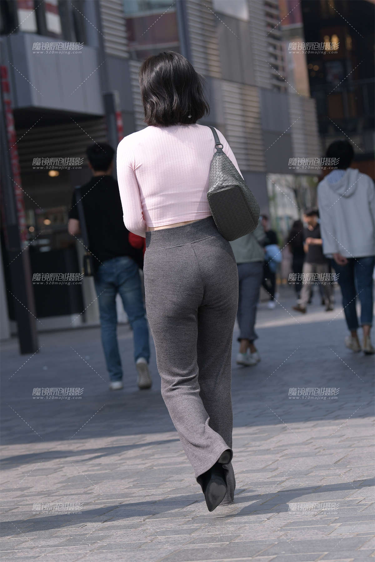 图片[2]-【街拍之魂赛帖】宽臀阔腿裤小__-日更街拍