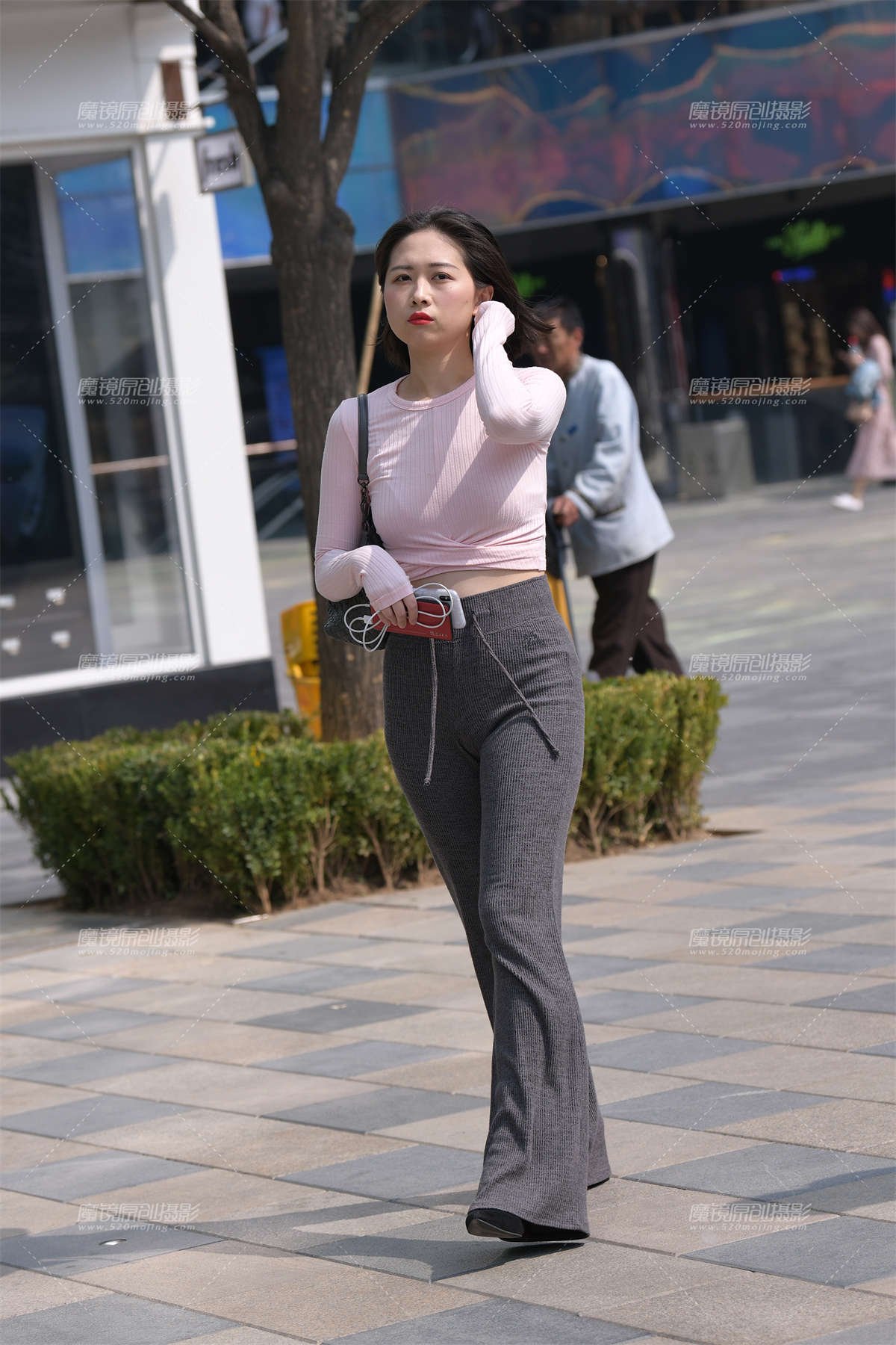 【街拍之魂赛帖】宽臀阔腿裤小__-日更街拍