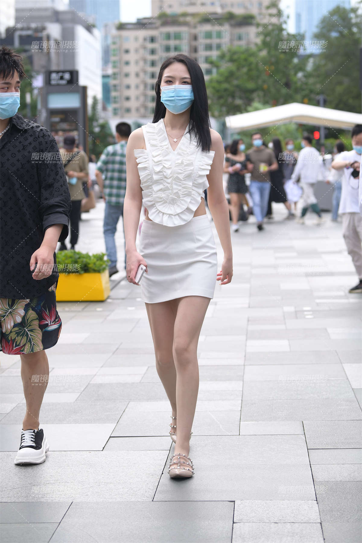 美腿美背小姐姐-日更街拍