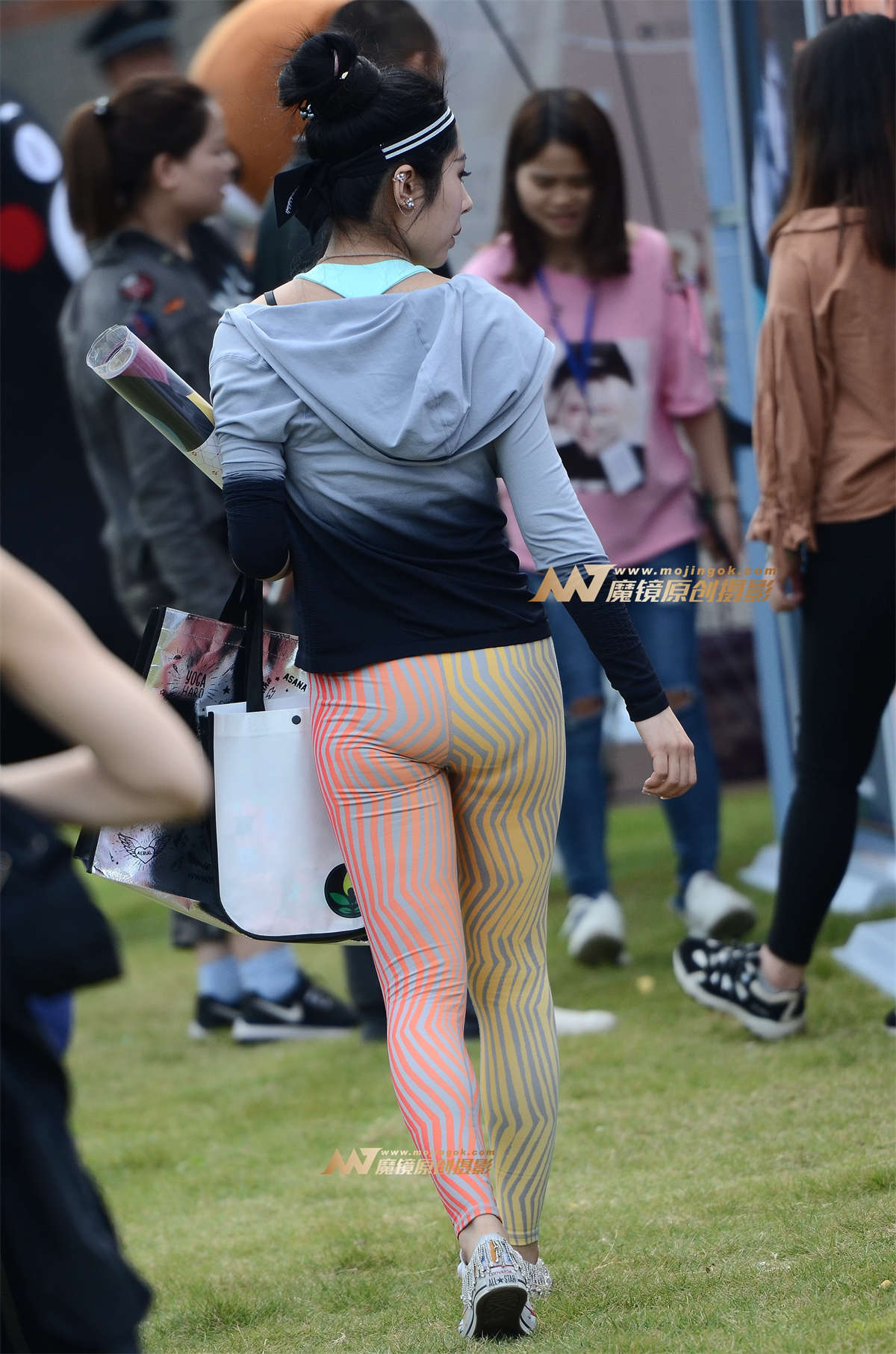 图片[2]-【神摄手赛帖】条纹紧身健身裤-日更街拍